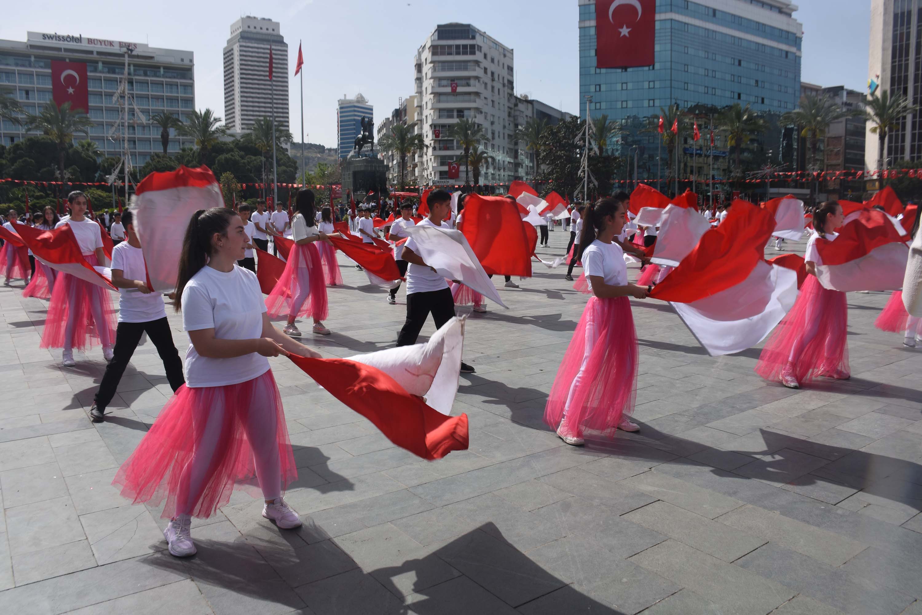 İzmir'de 23 Nisan coşkusu