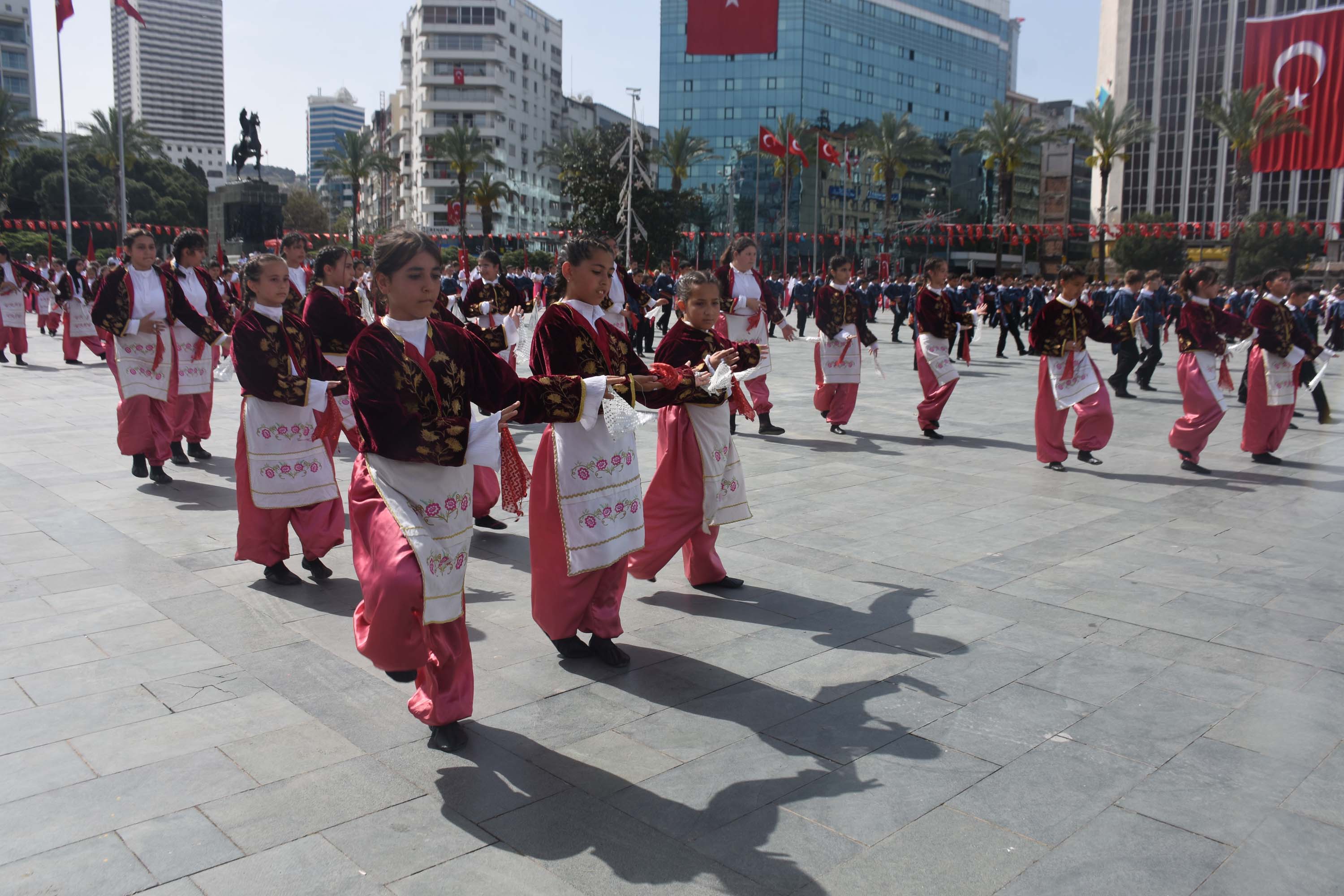 İzmir'de 23 Nisan coşkusu