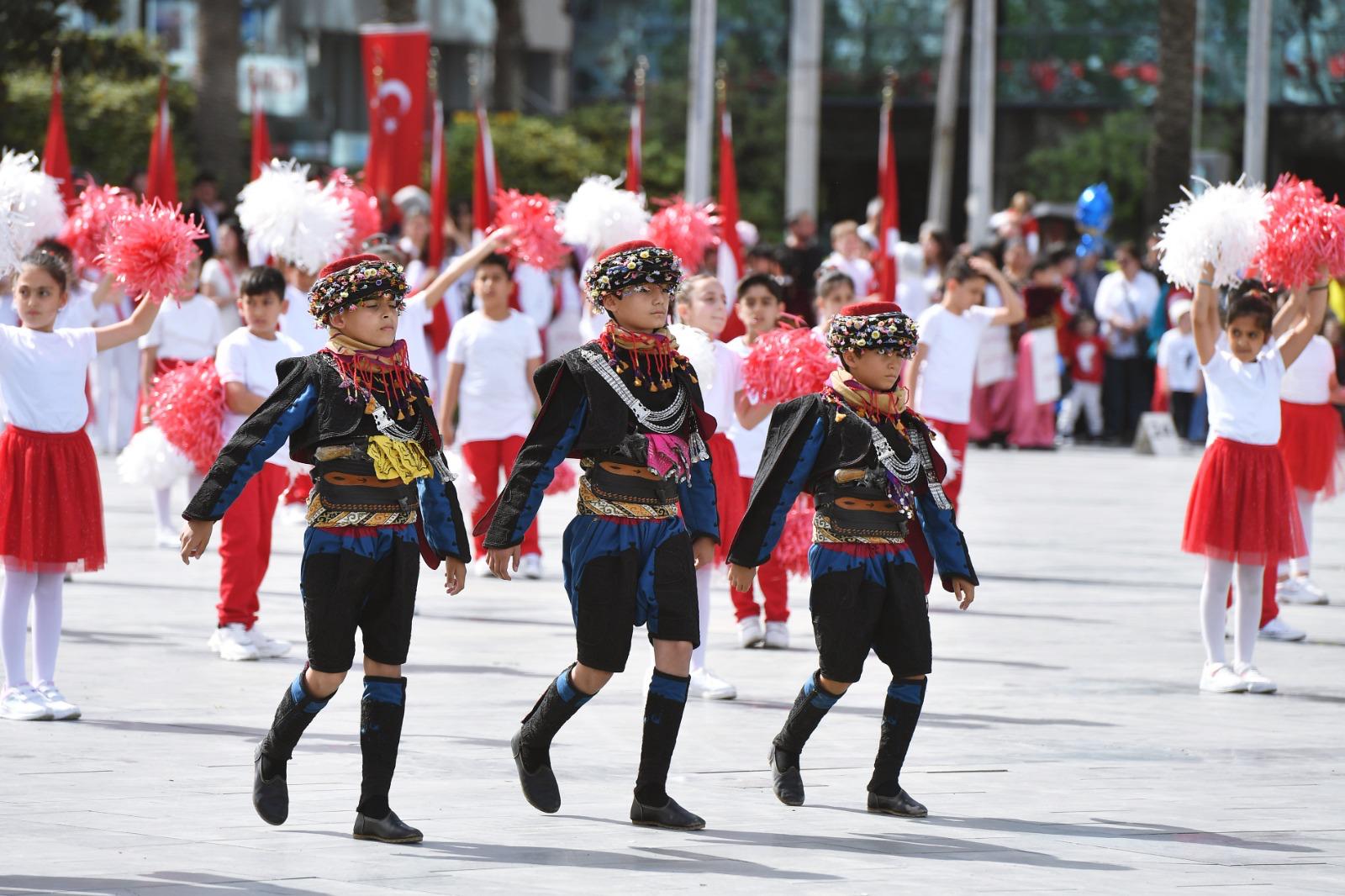 İzmir'de 23 Nisan coşkusu