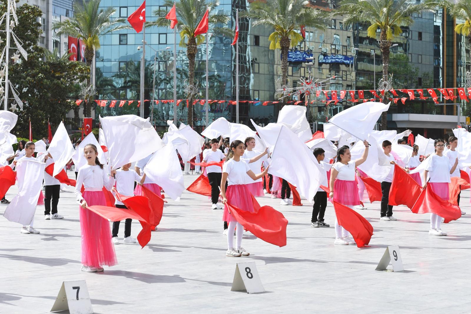 İzmir'de 23 Nisan coşkusu