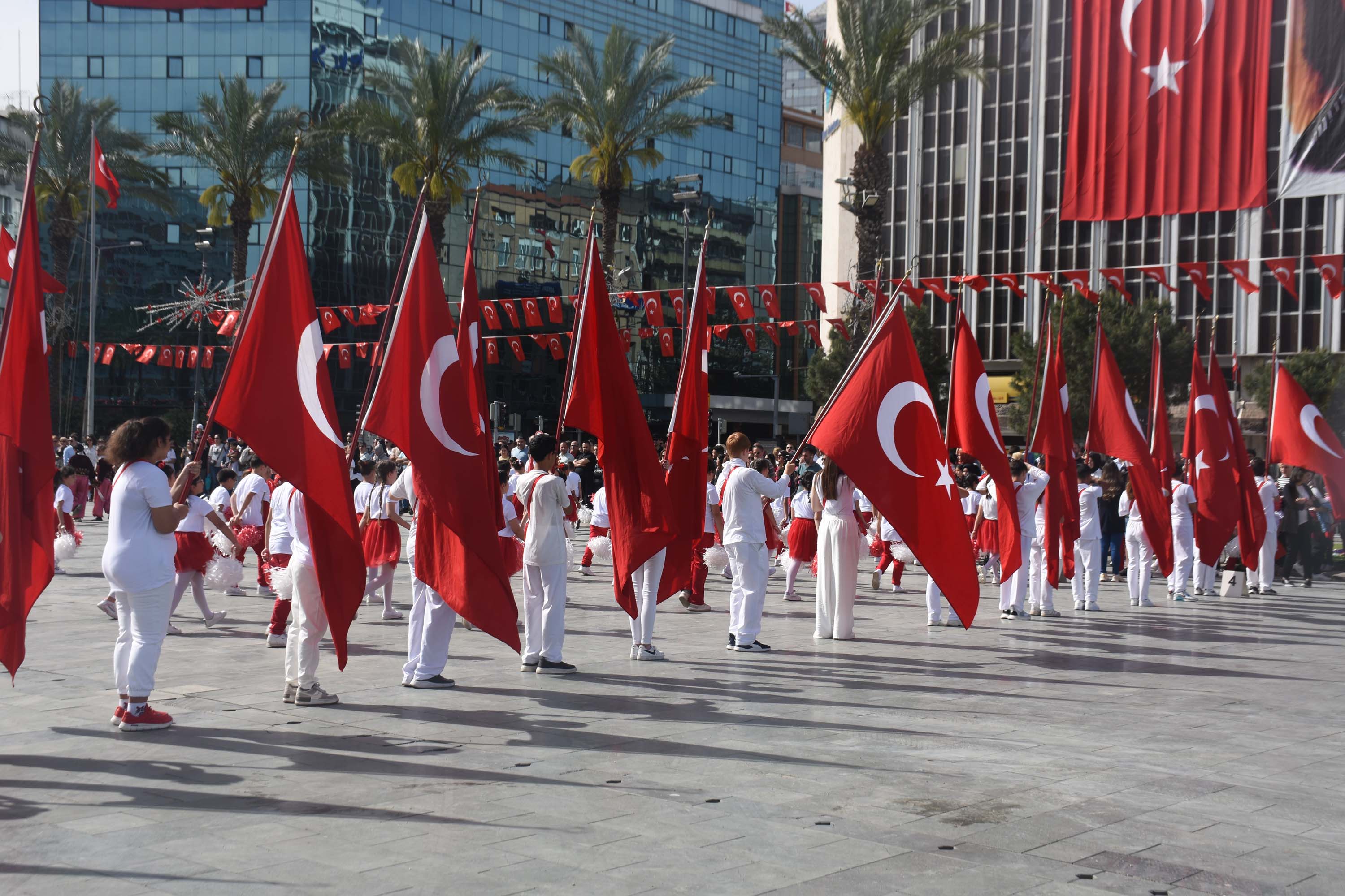 İzmir'de 23 Nisan coşkusu