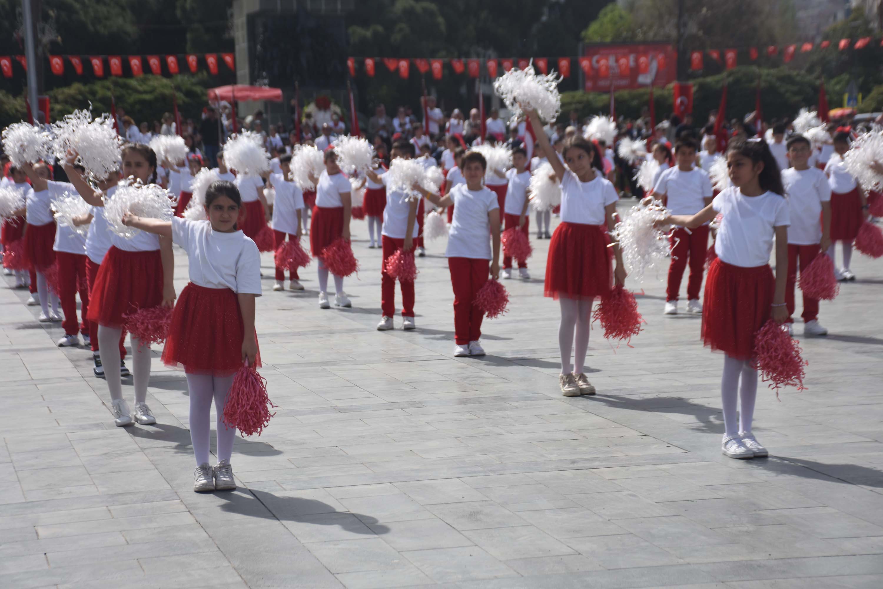 İzmir'de 23 Nisan coşkusu