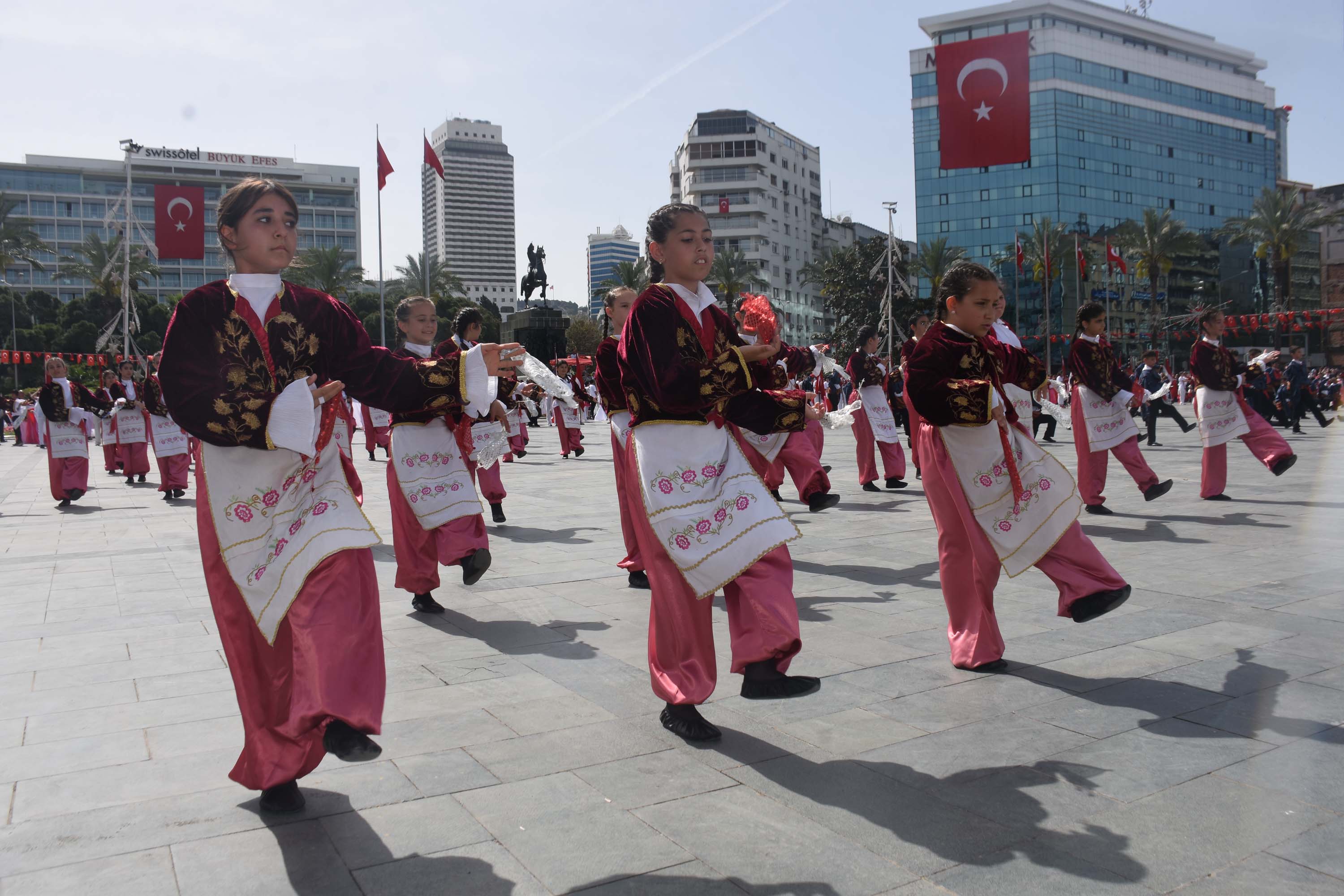 İzmir'de 23 Nisan coşkusu