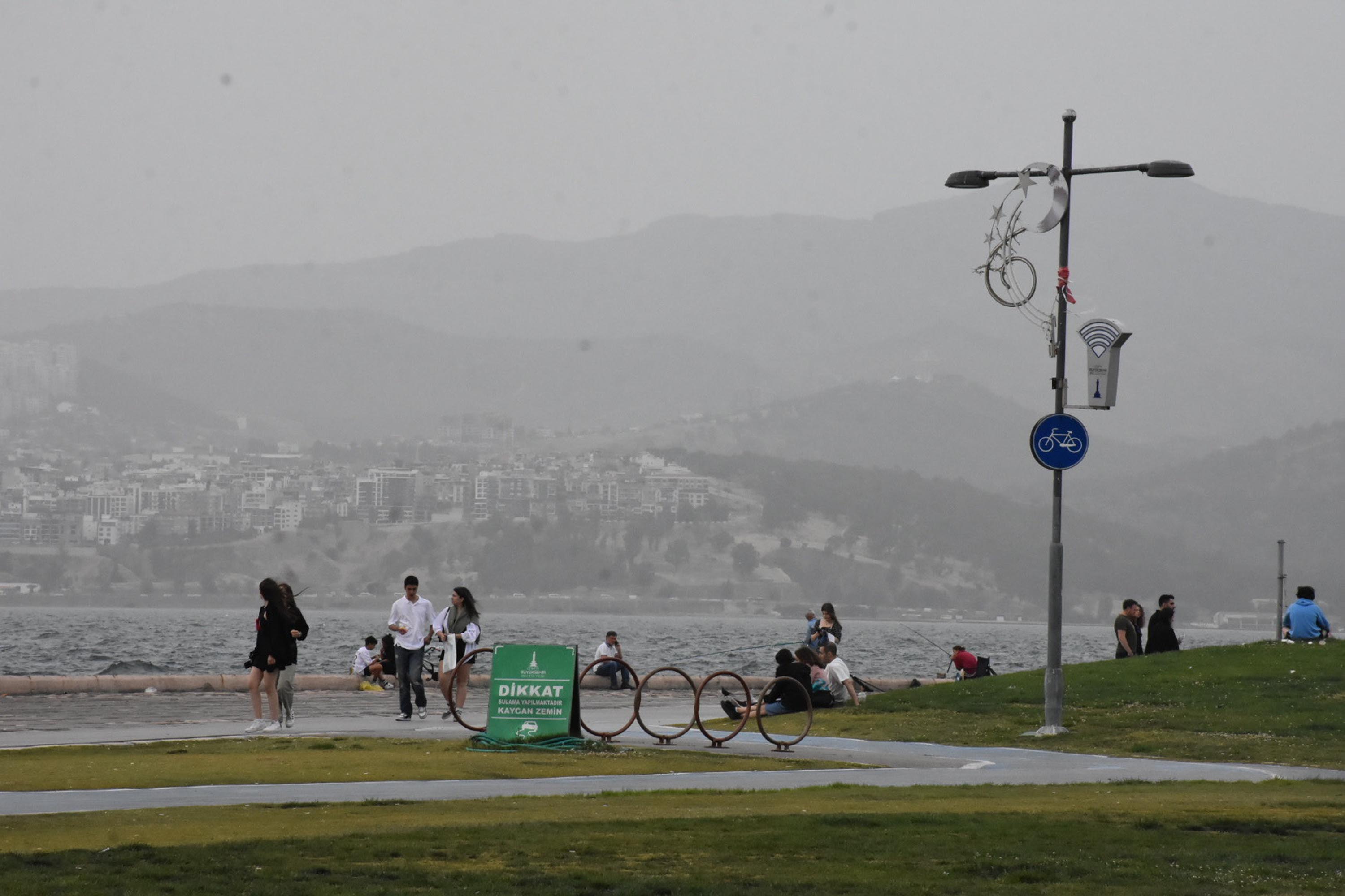 İzmir yoğun çöl tozunun etkisi altına girdi!