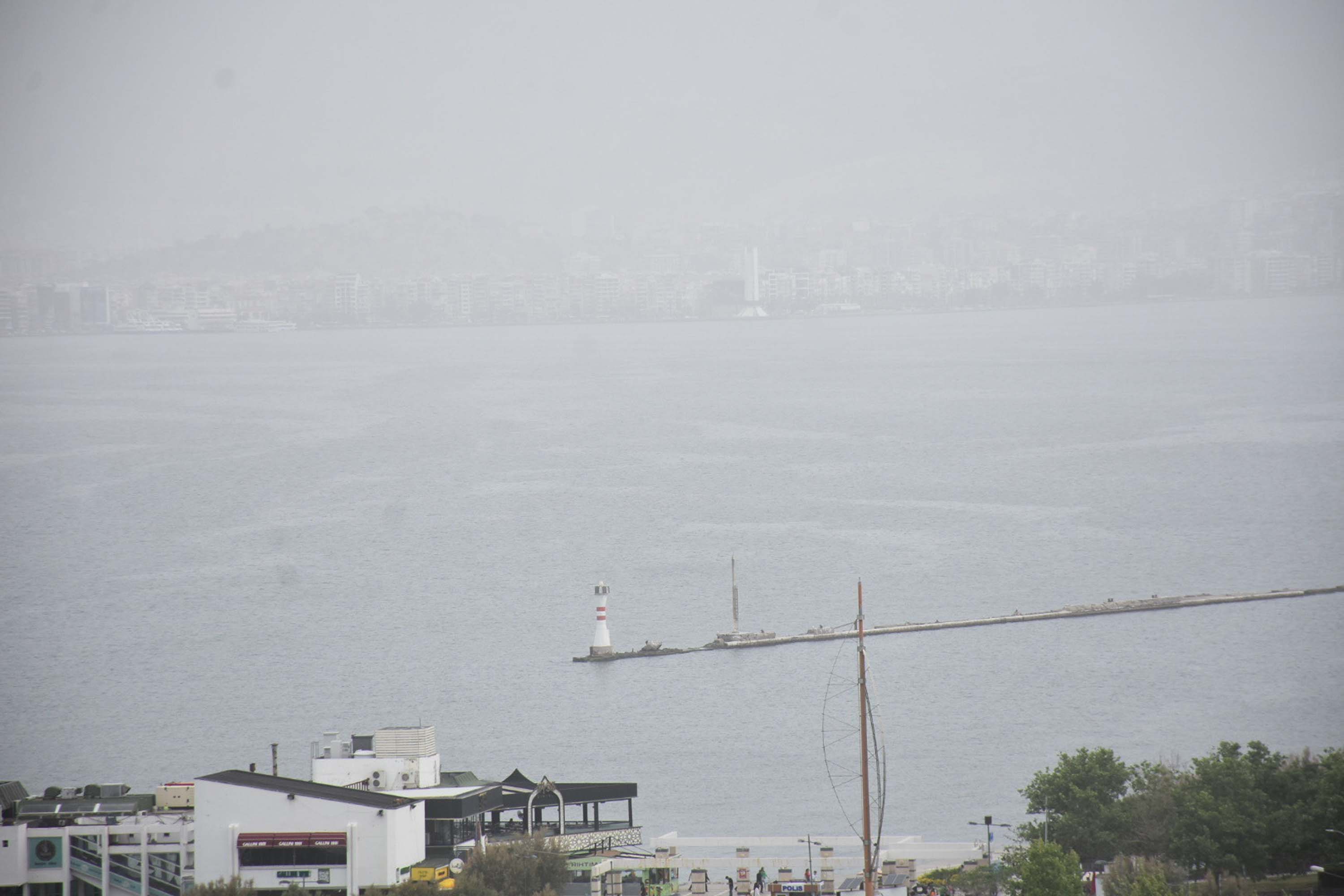 İzmir yoğun çöl tozunun etkisi altına girdi!