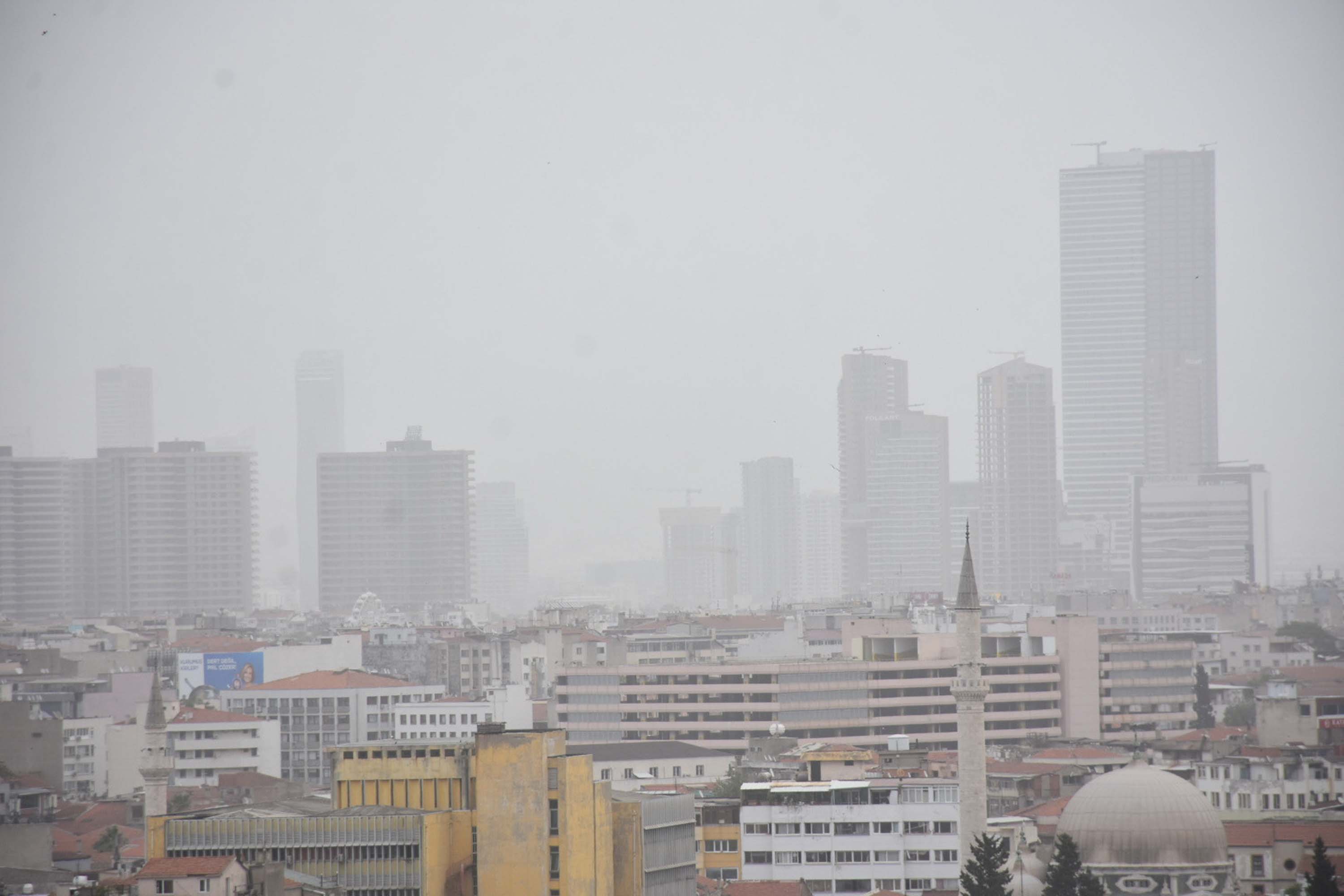 İzmir yoğun çöl tozunun etkisi altına girdi!