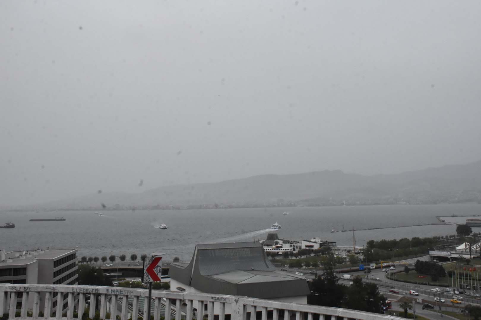 İzmir yoğun çöl tozunun etkisi altına girdi!