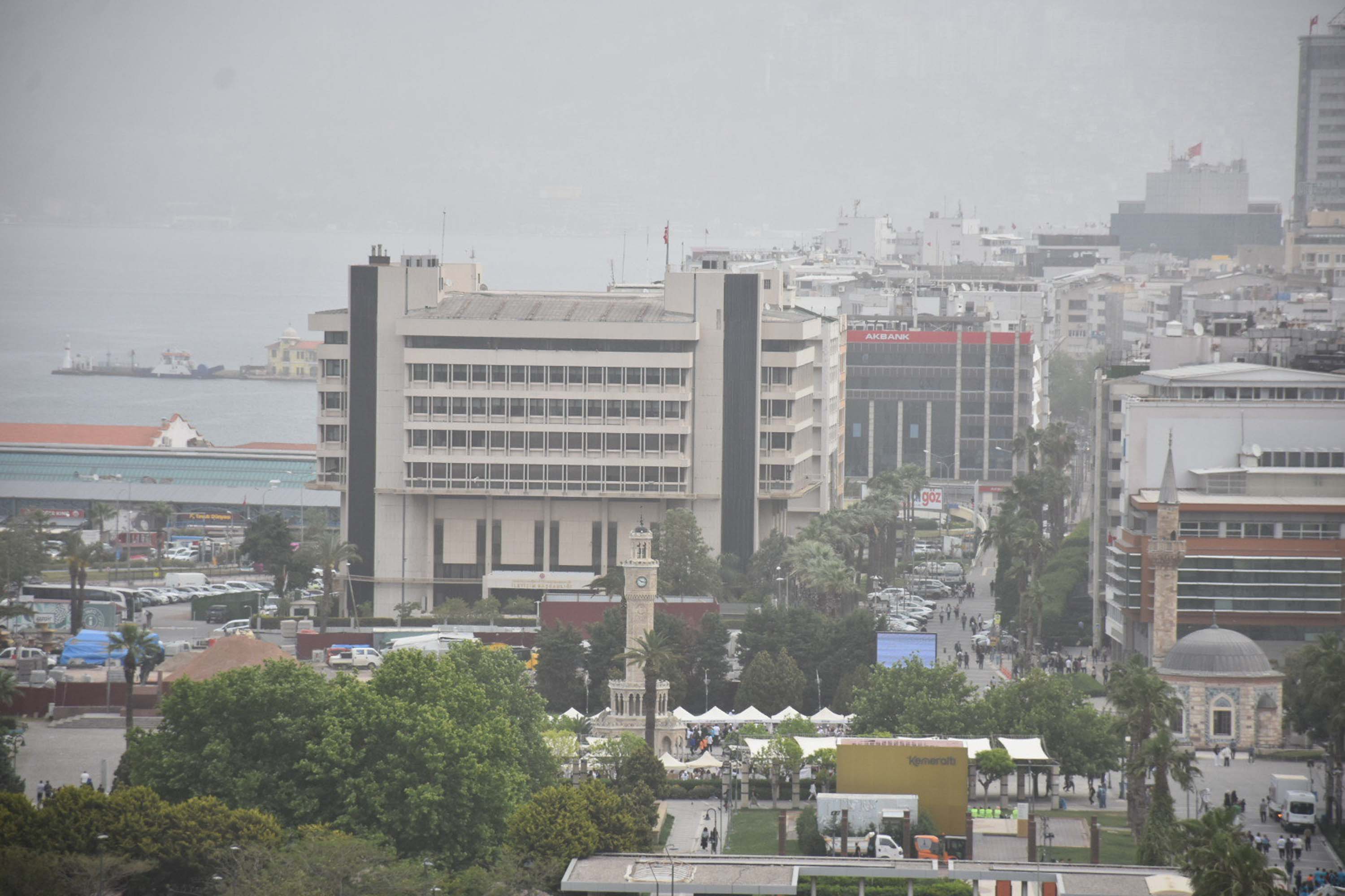 İzmir yoğun çöl tozunun etkisi altına girdi!