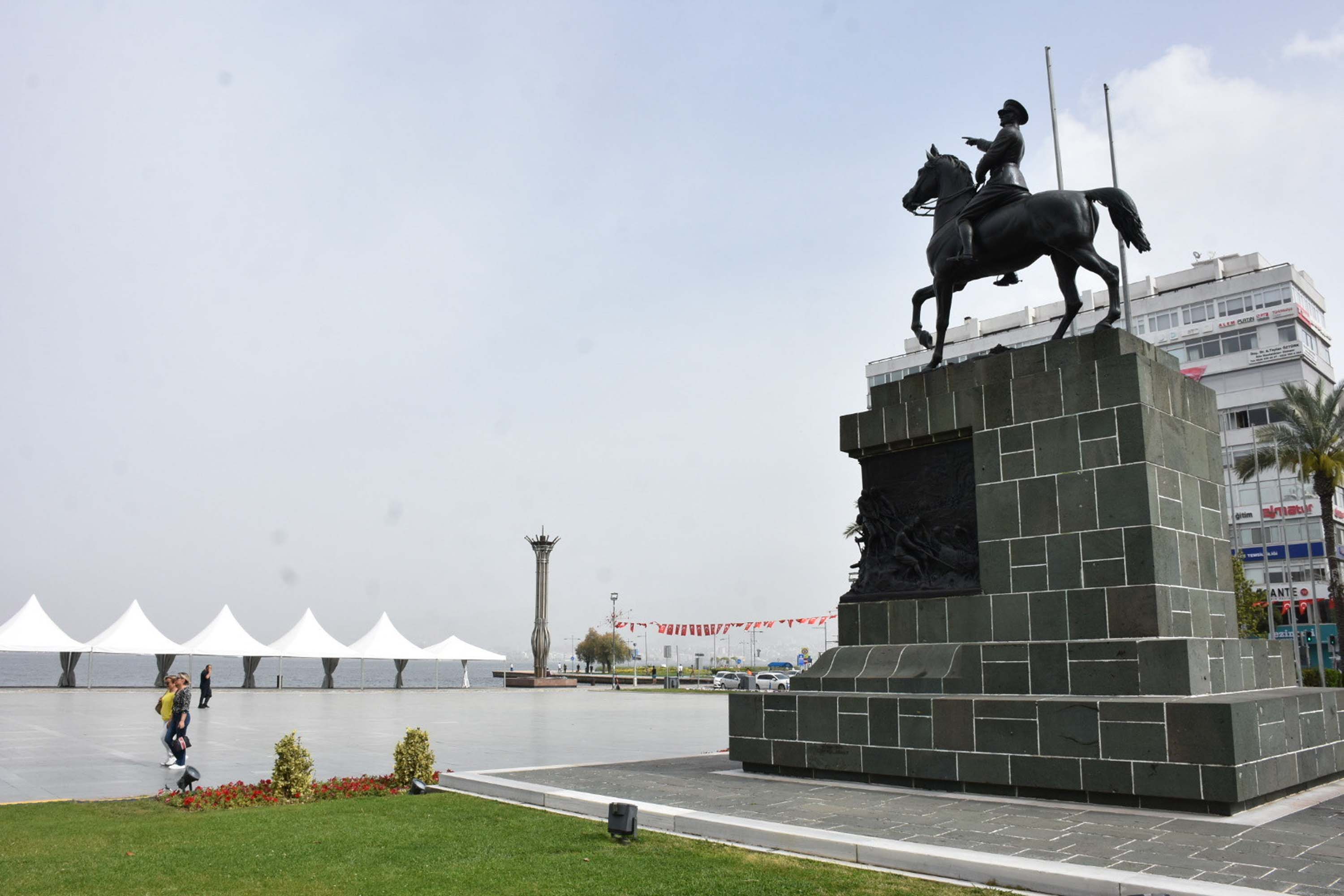 İzmir yoğun çöl tozunun etkisi altına girdi!