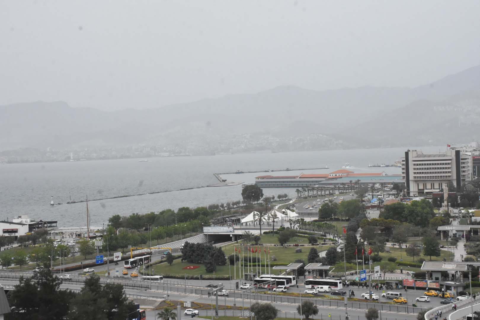 İzmir yoğun çöl tozunun etkisi altına girdi!