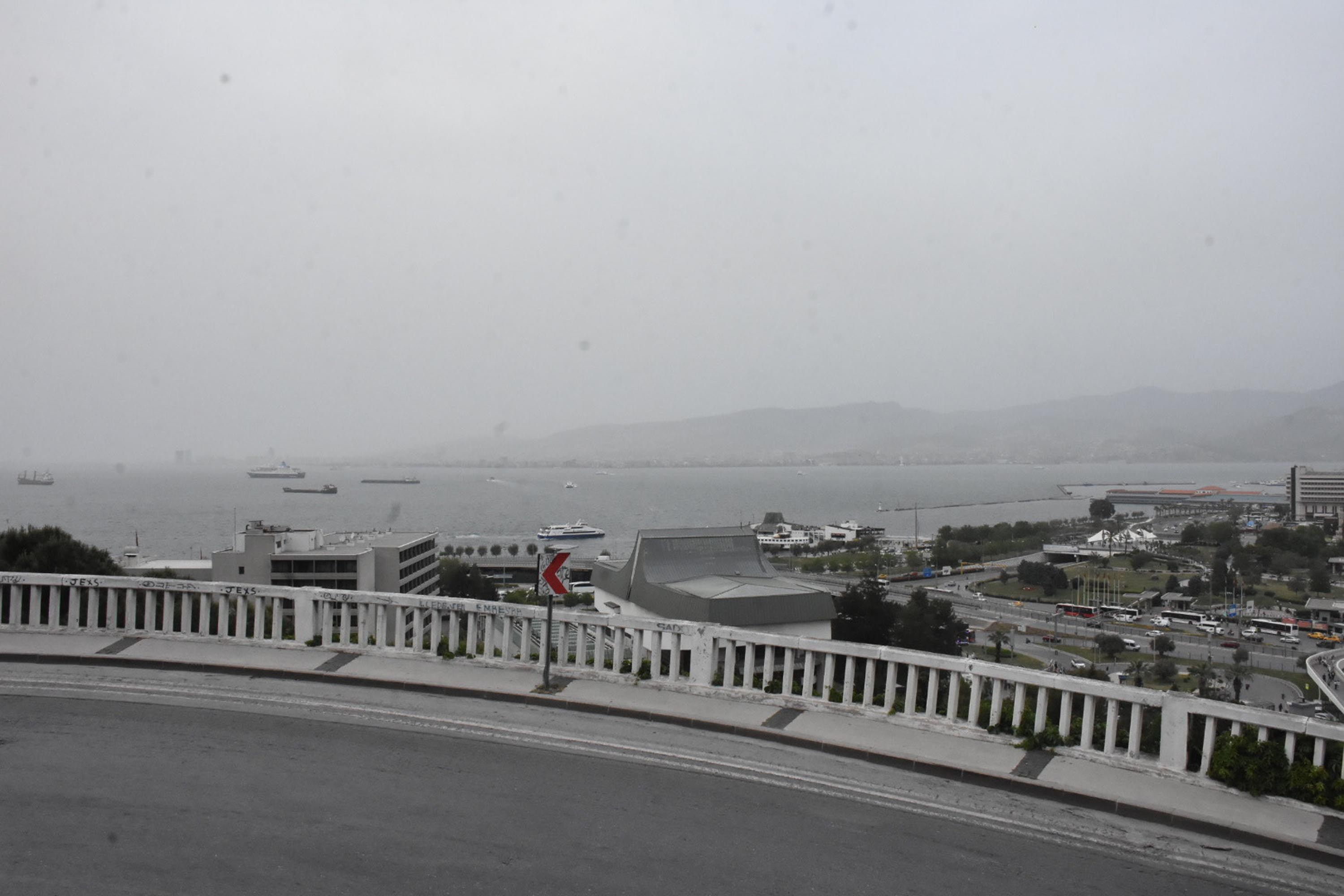 İzmir yoğun çöl tozunun etkisi altına girdi!