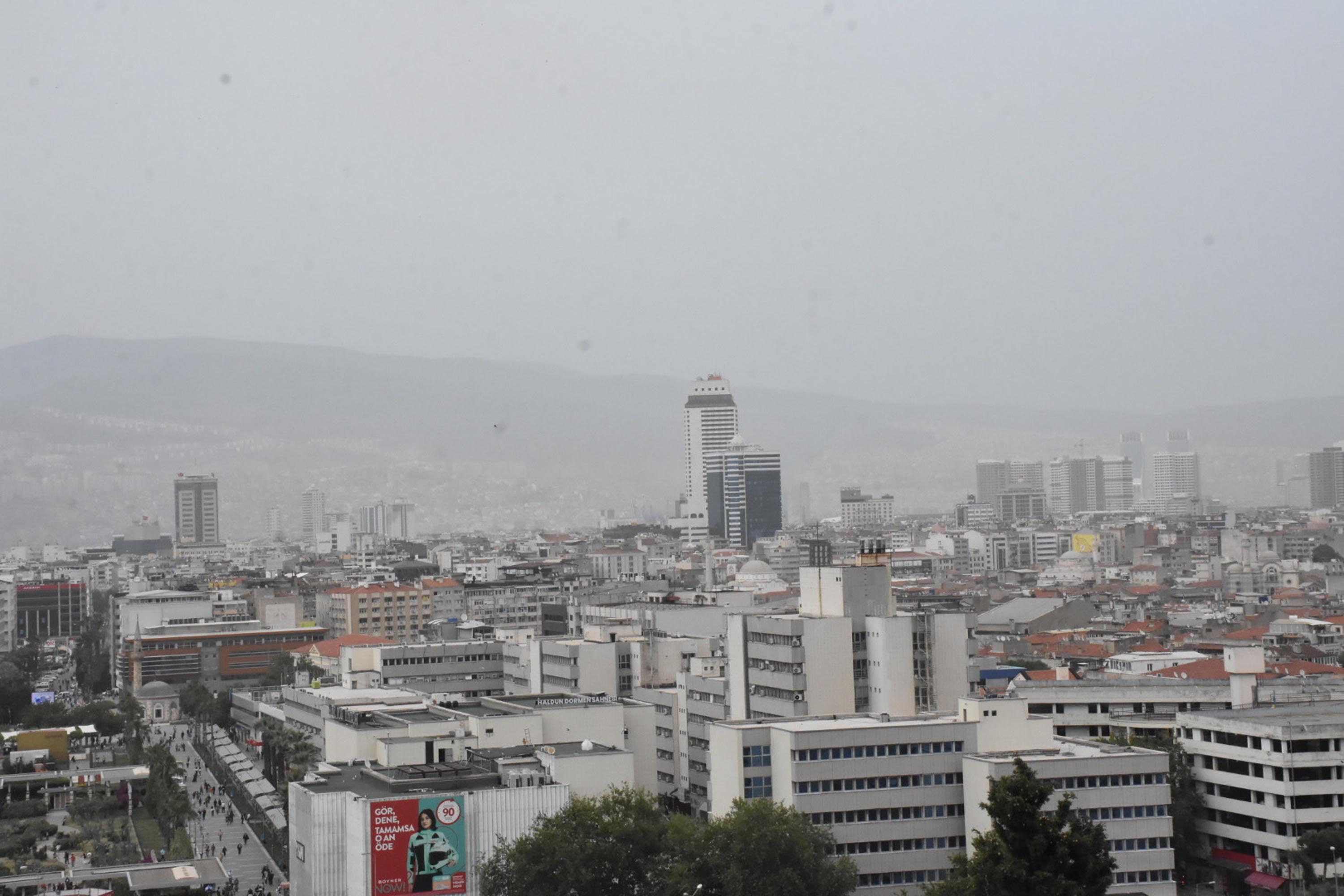 İzmir yoğun çöl tozunun etkisi altına girdi!