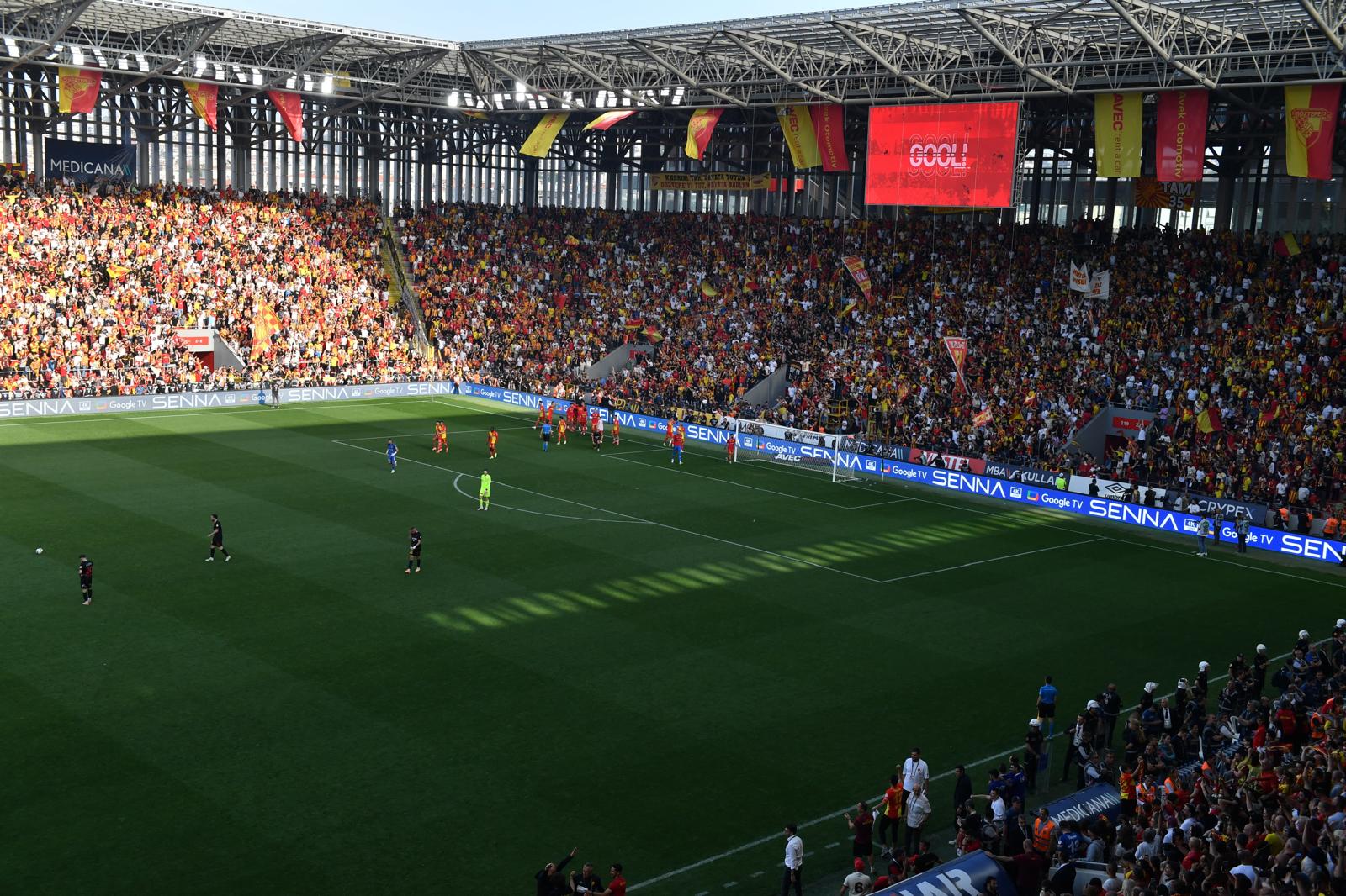 Başkan Tugay Göztepe'nin Süper Lig heyecanına ortak oldu