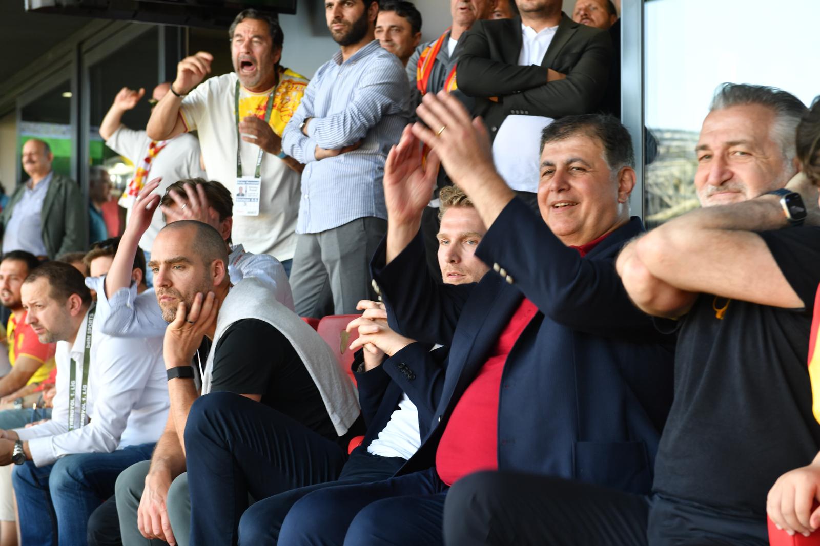 Başkan Tugay Göztepe'nin Süper Lig heyecanına ortak oldu