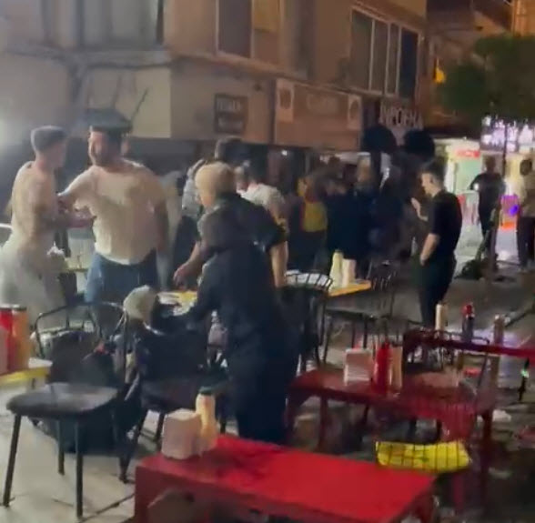İzmir'de taraftar- esnaf arbedesi
