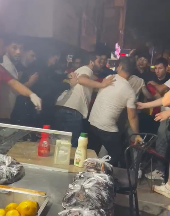 İzmir'de taraftar- esnaf arbedesi