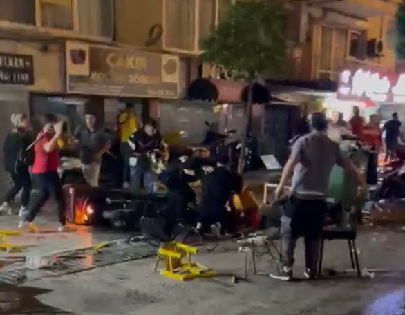 İzmir'de taraftar- esnaf arbedesi