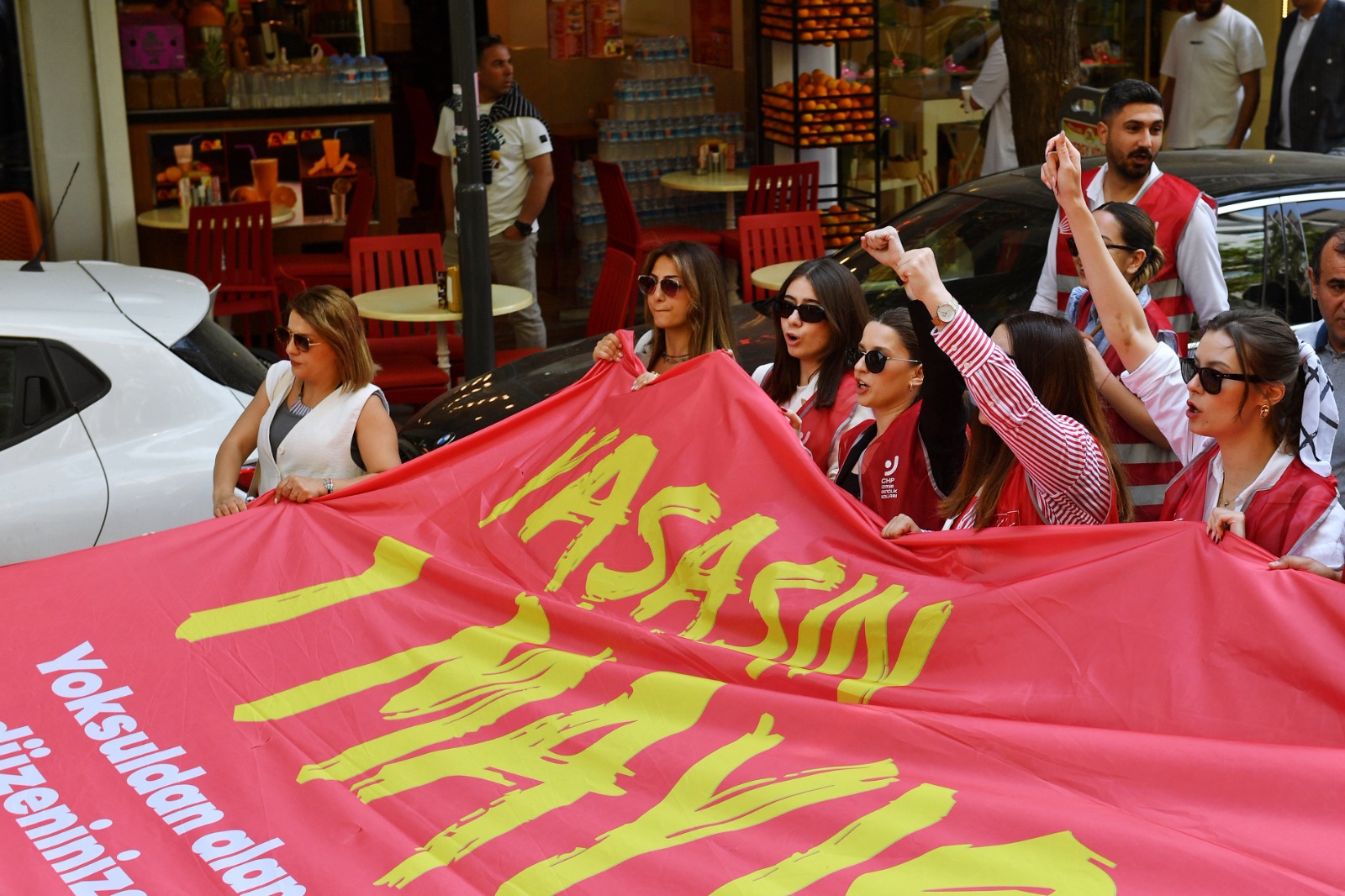 İzmir’de 1 Mayıs, Gündoğdu Meydanı'nda kutlandı