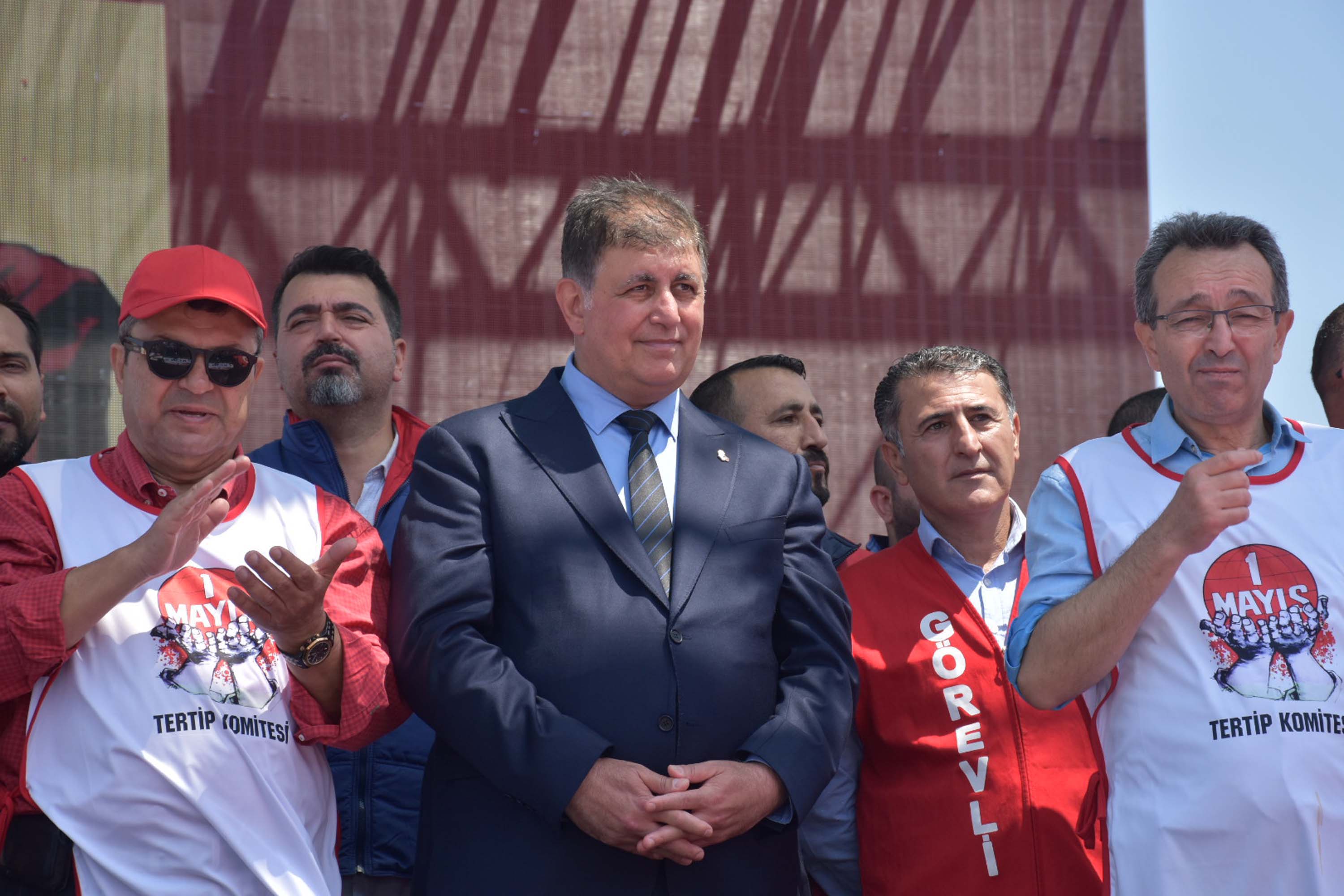 İzmir’de 1 Mayıs, Gündoğdu Meydanı'nda kutlandı