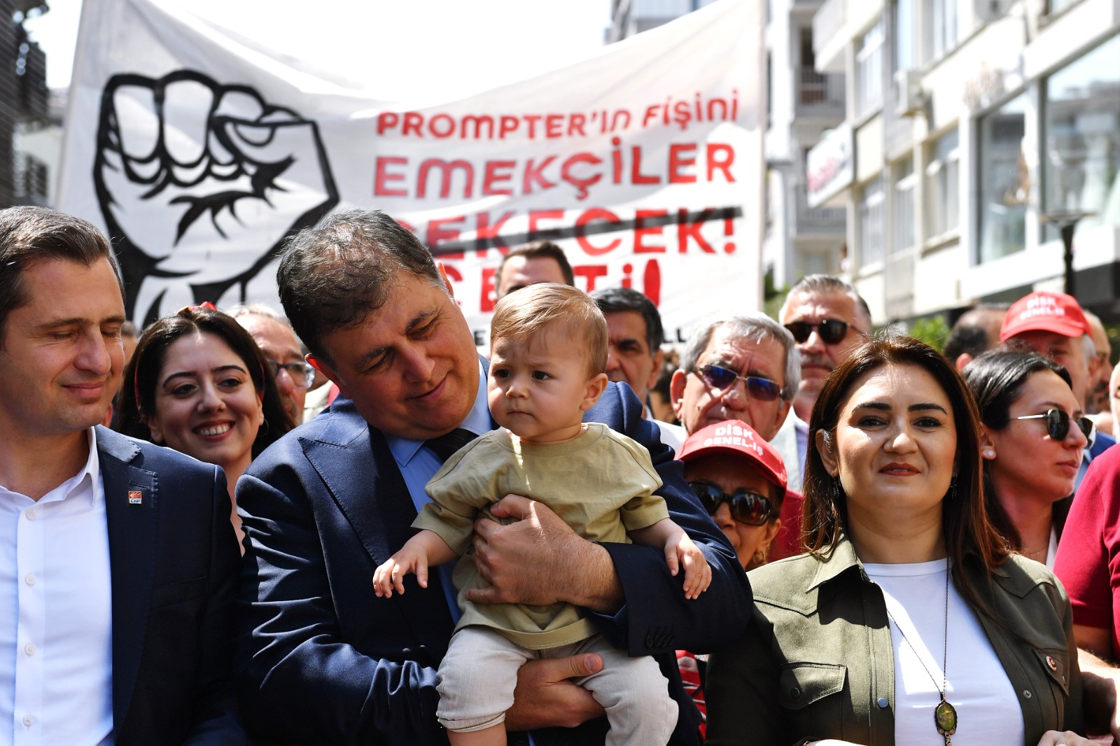 İzmir’de 1 Mayıs, Gündoğdu Meydanı'nda kutlandı