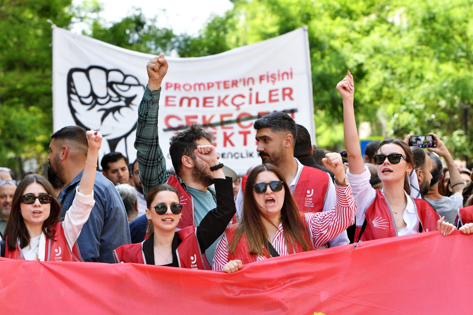 İzmir’de 1 Mayıs, Gündoğdu Meydanı'nda kutlandı