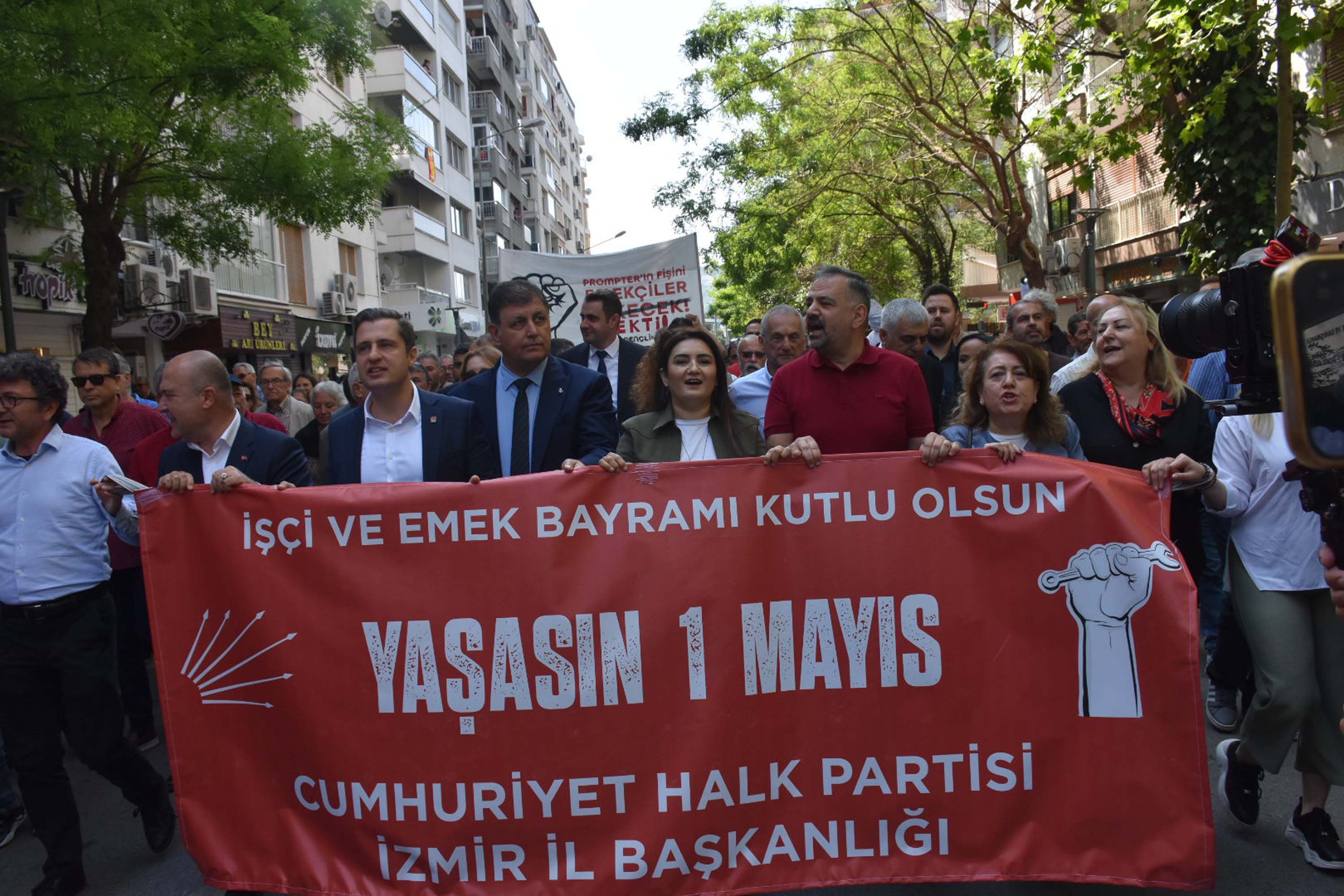 İzmir’de 1 Mayıs, Gündoğdu Meydanı'nda kutlandı