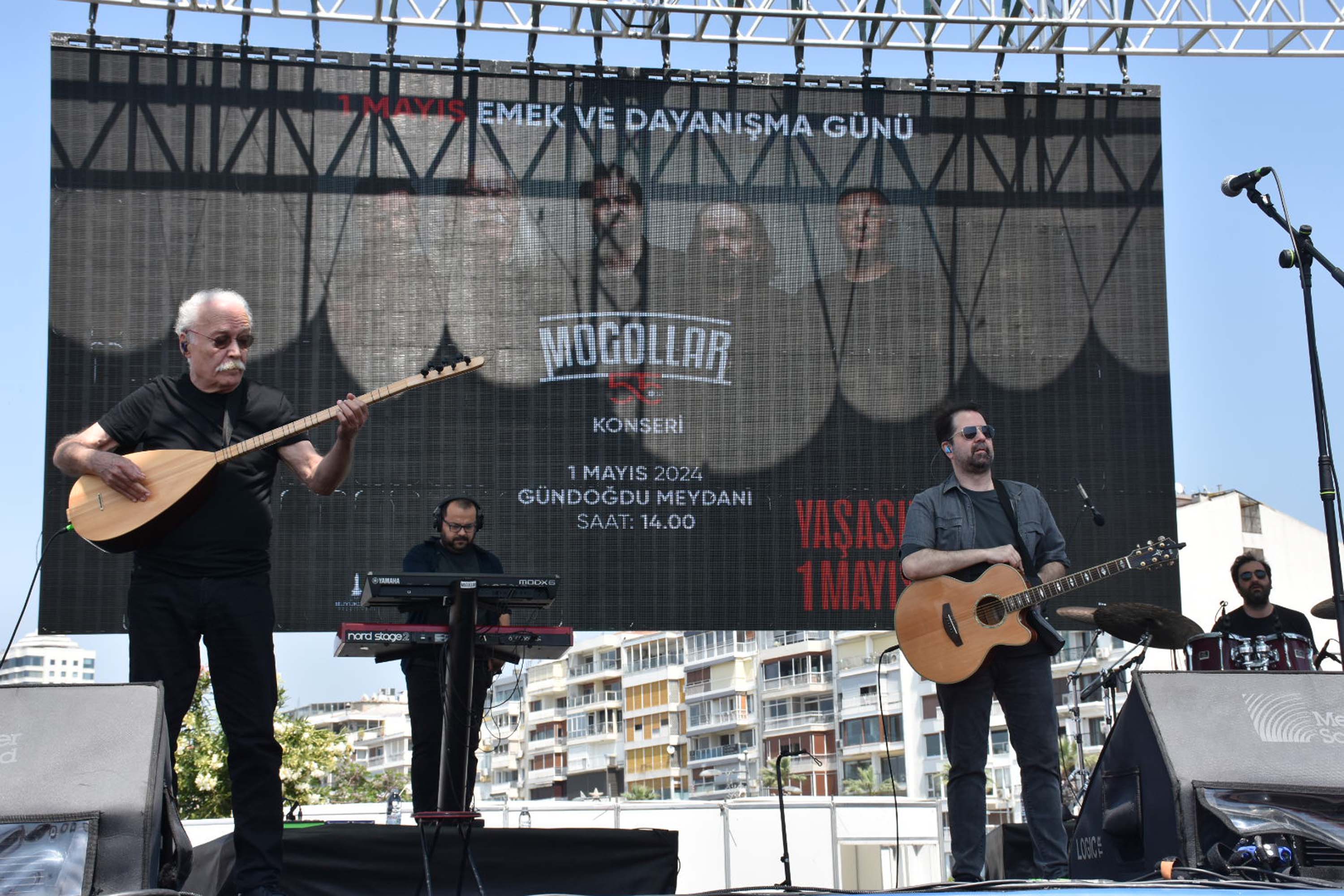 İzmir’de 1 Mayıs, Gündoğdu Meydanı'nda kutlandı