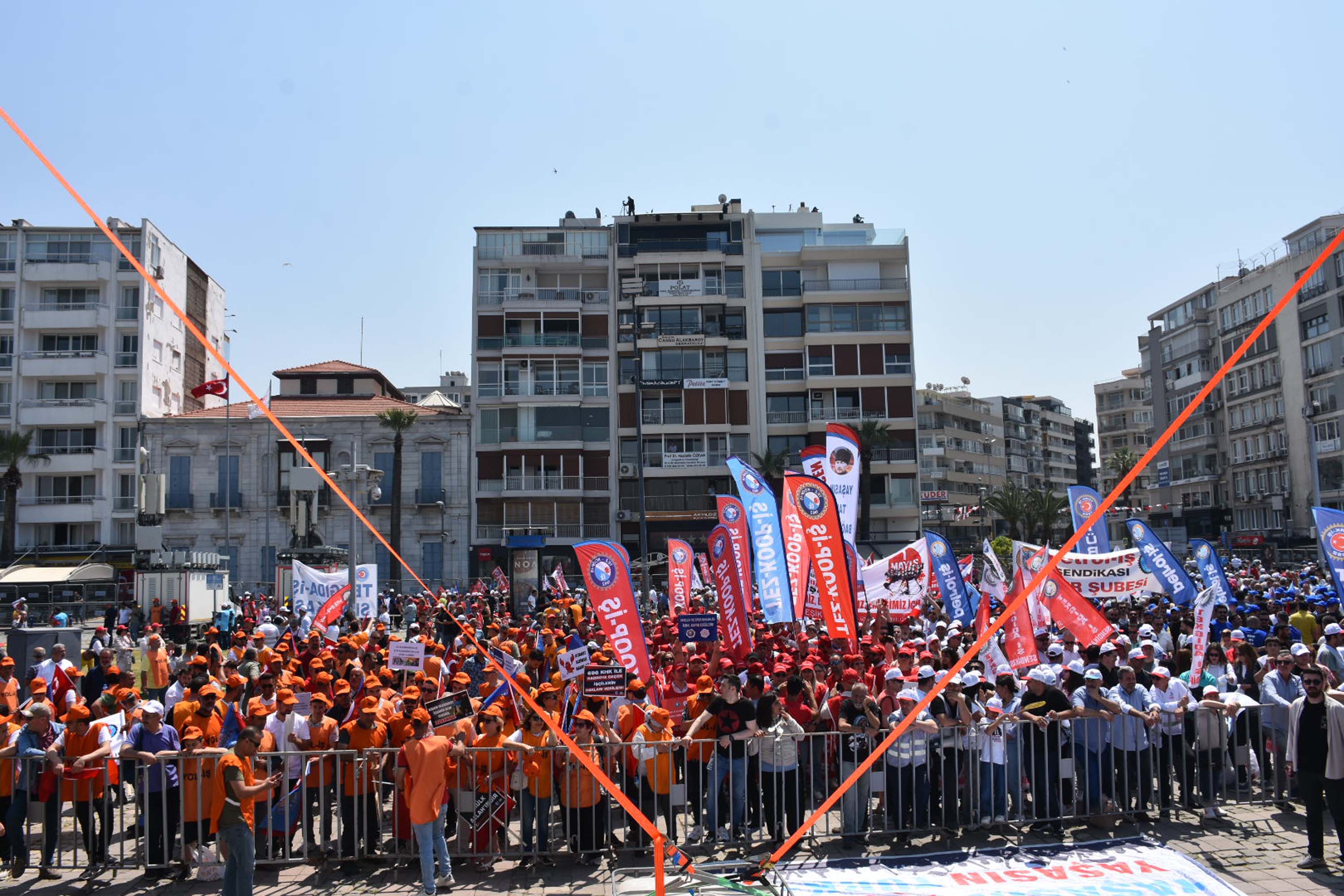 İzmir’de 1 Mayıs, Gündoğdu Meydanı'nda kutlandı