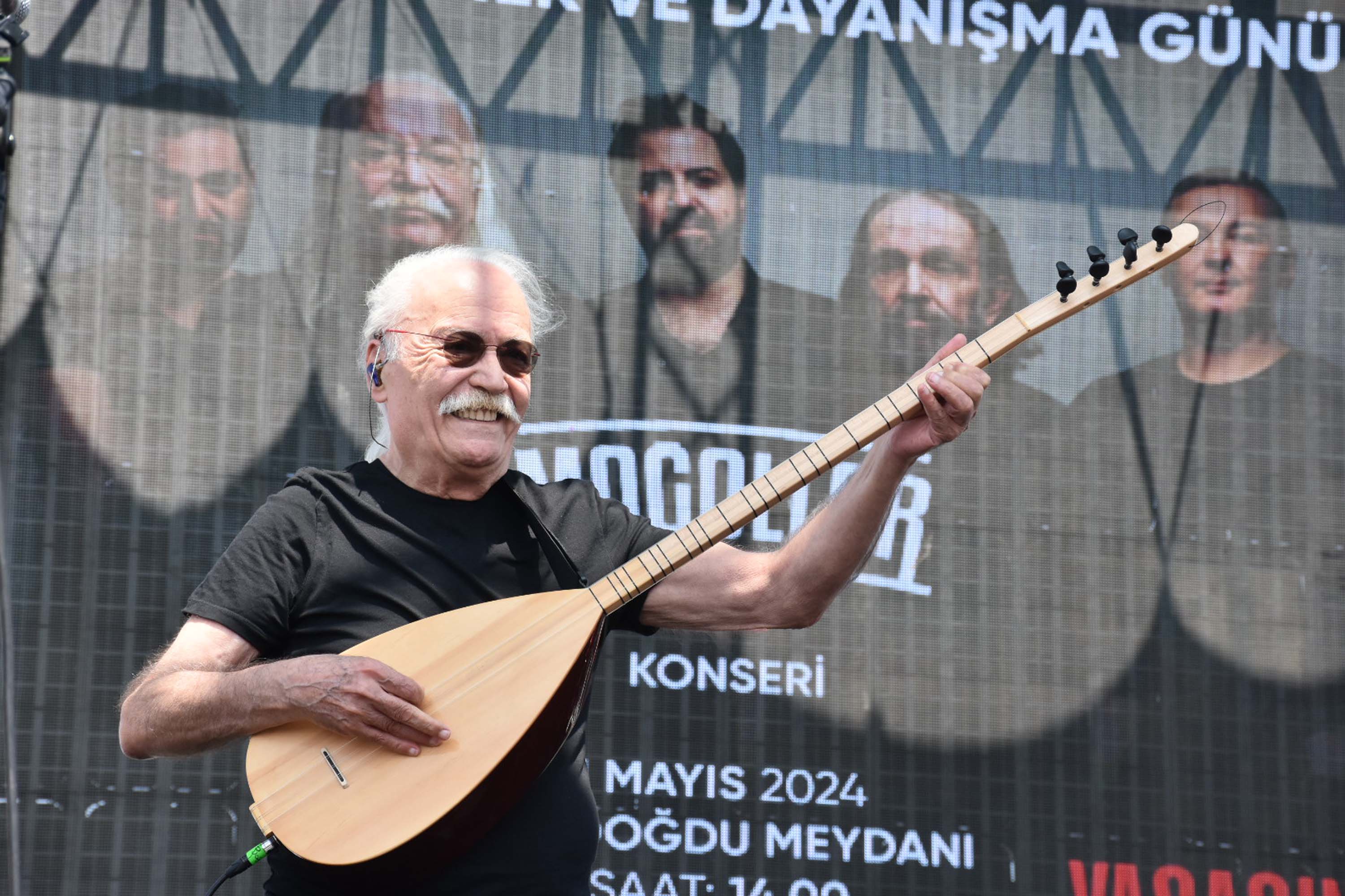 İzmir’de 1 Mayıs, Gündoğdu Meydanı'nda kutlandı