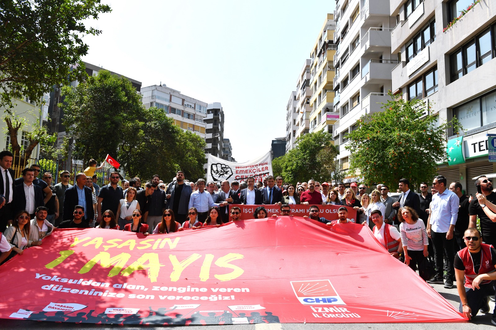 İzmir’de 1 Mayıs, Gündoğdu Meydanı'nda kutlandı