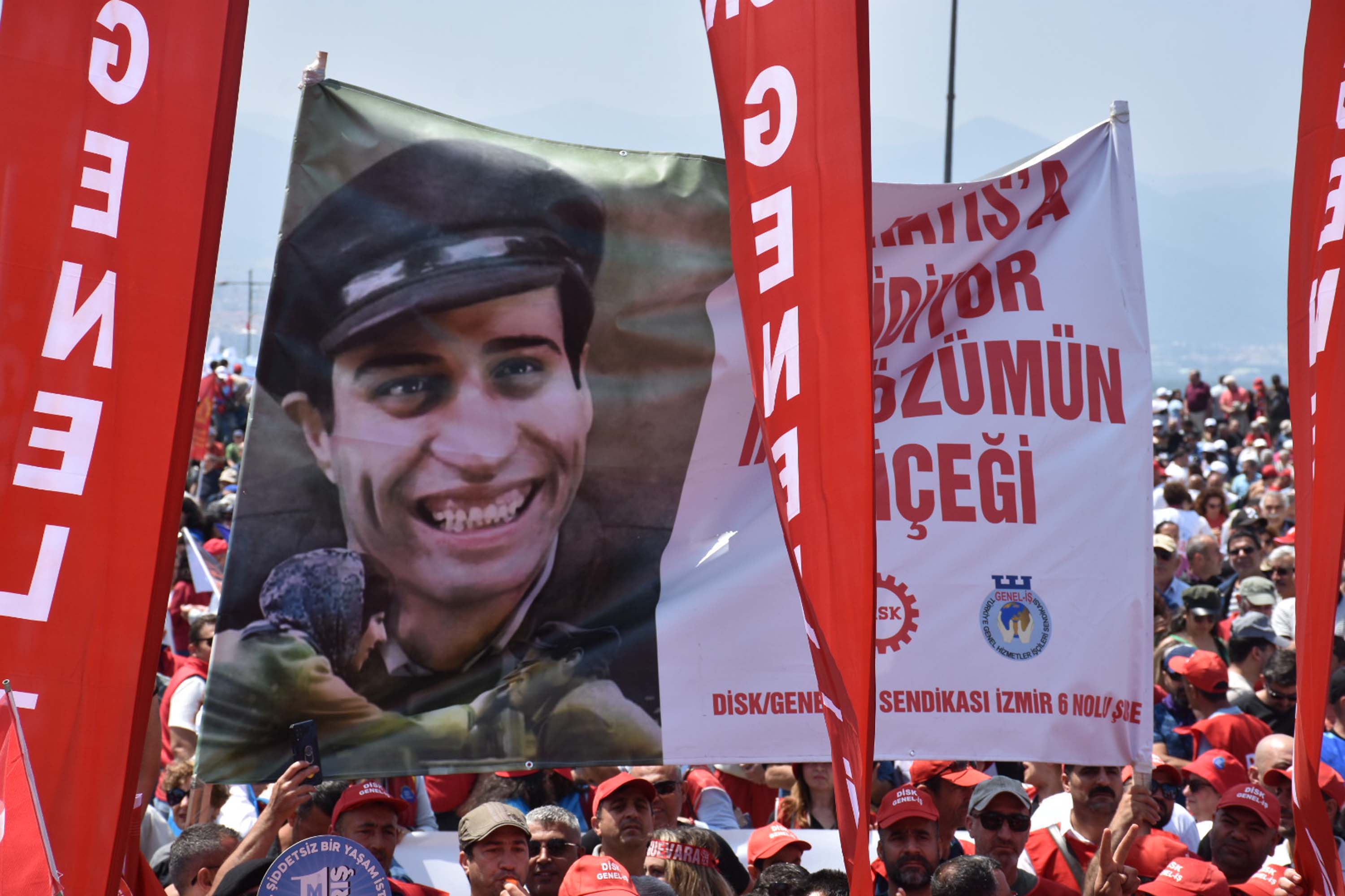 İzmir’de 1 Mayıs, Gündoğdu Meydanı'nda kutlandı