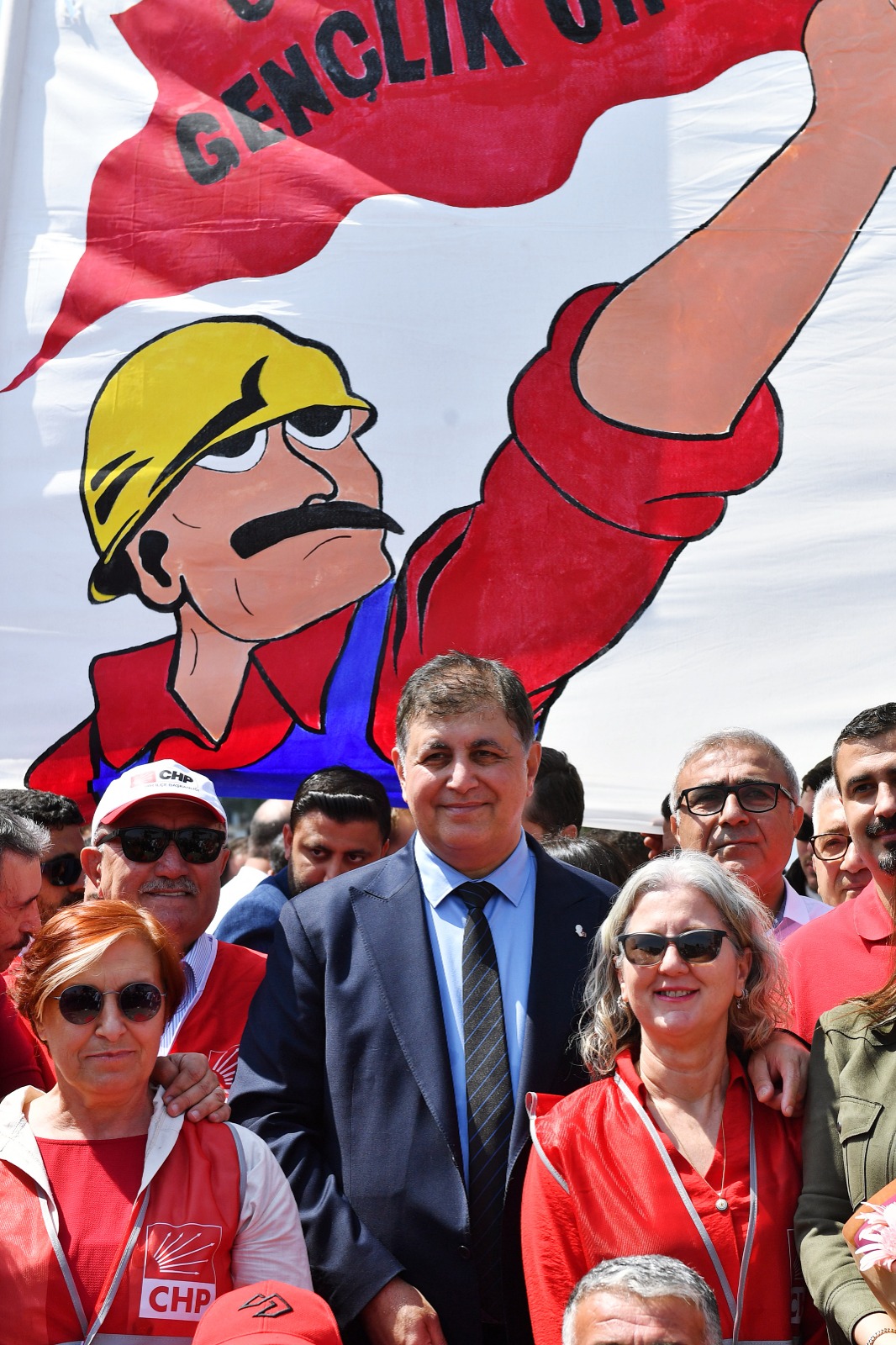 İzmir’de 1 Mayıs, Gündoğdu Meydanı'nda kutlandı
