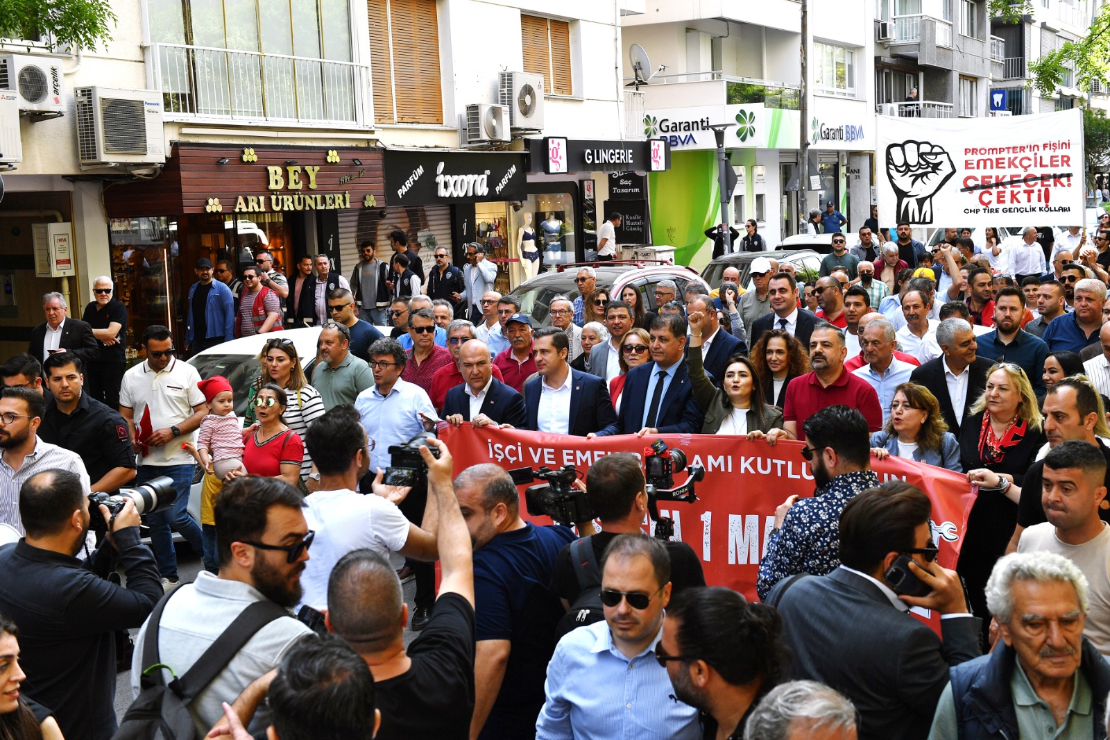 İzmir’de 1 Mayıs, Gündoğdu Meydanı'nda kutlandı