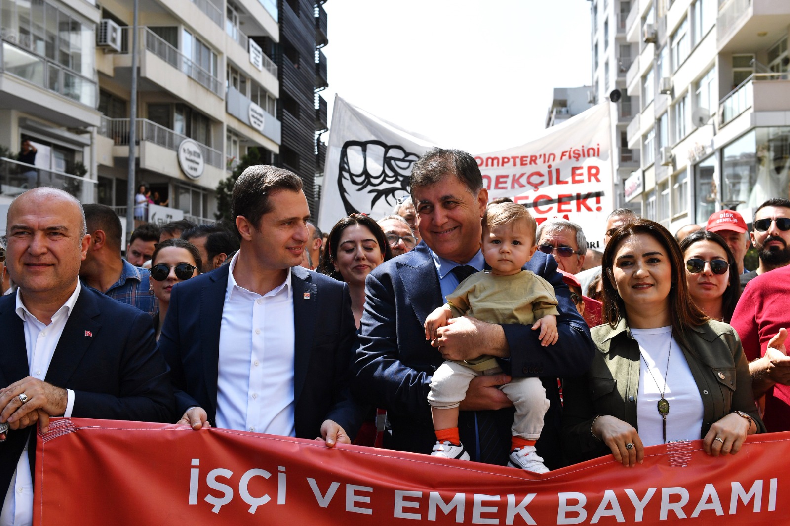 İzmir’de 1 Mayıs, Gündoğdu Meydanı'nda kutlandı