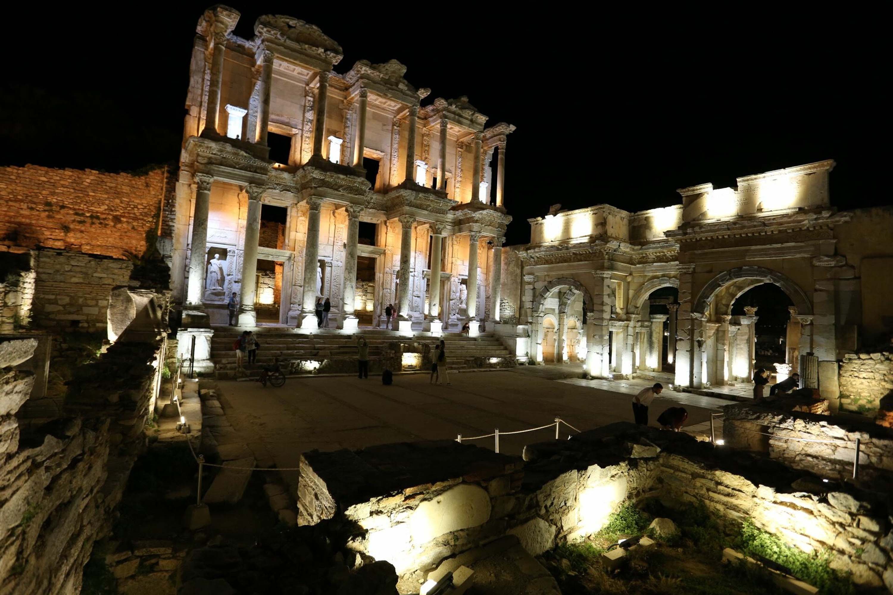 Efes Antik Kenti'nde gece müzeciliği dönemi!
