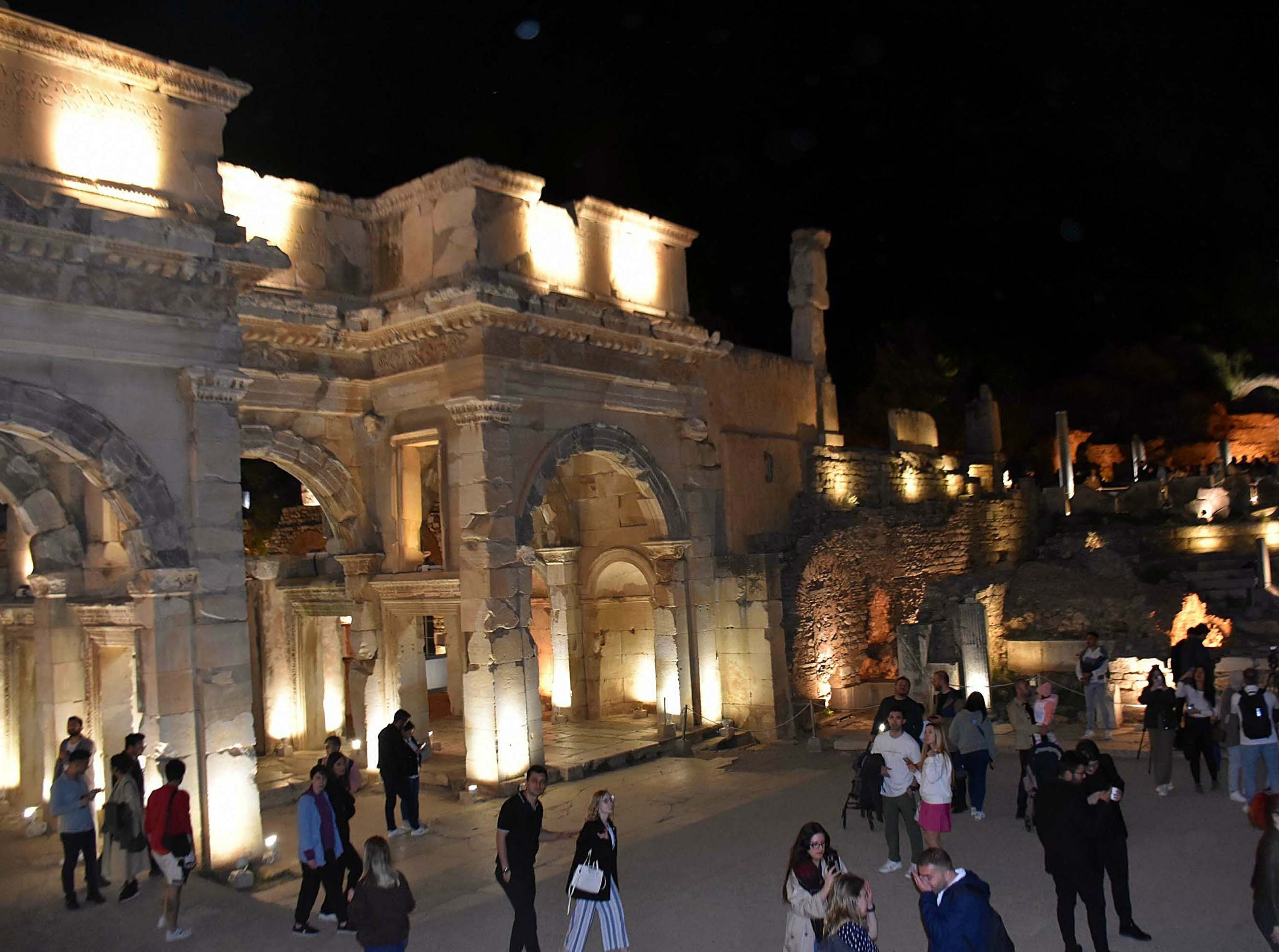 Efes Antik Kenti'nde gece müzeciliği dönemi!