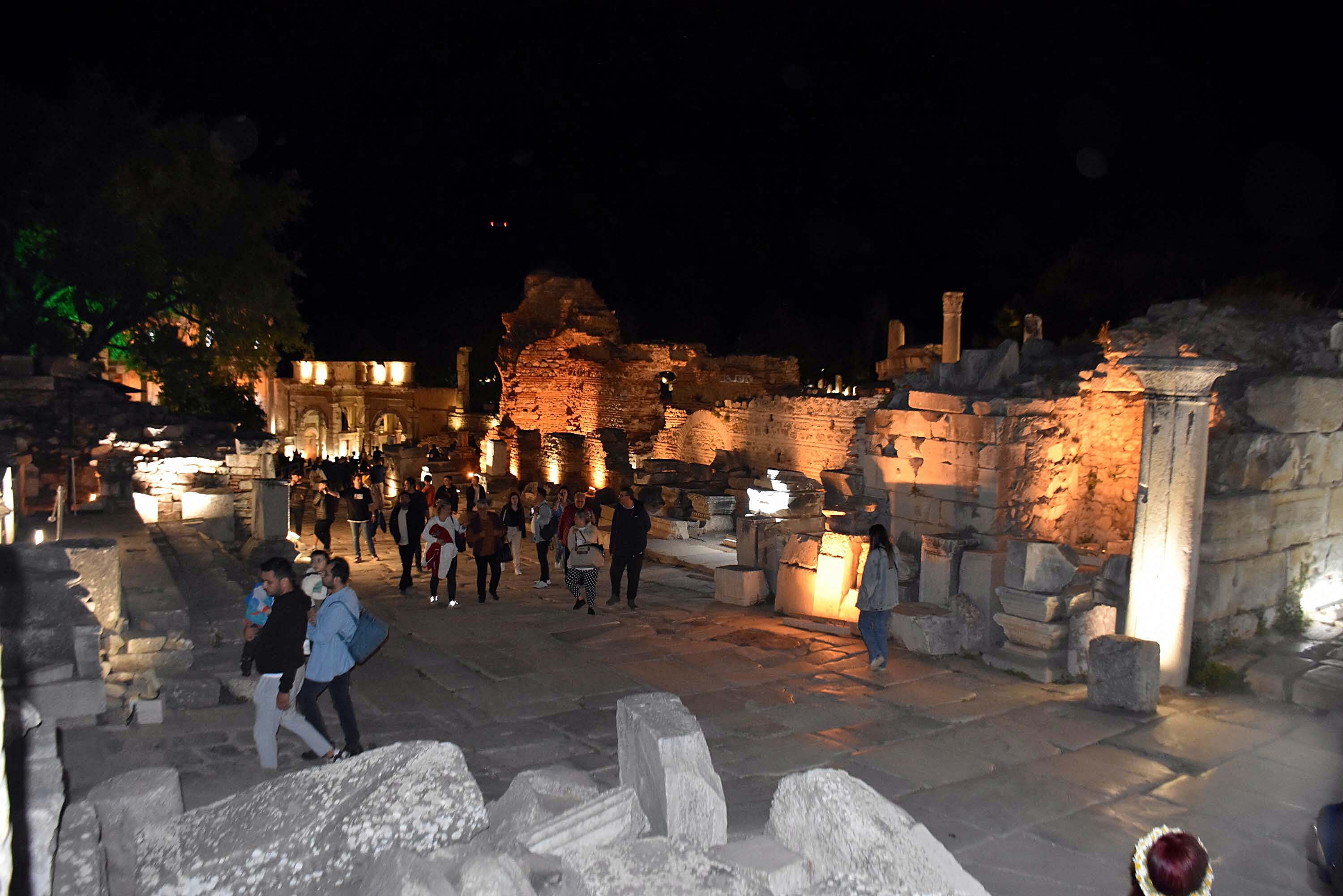 Efes Antik Kenti'nde gece müzeciliği dönemi!