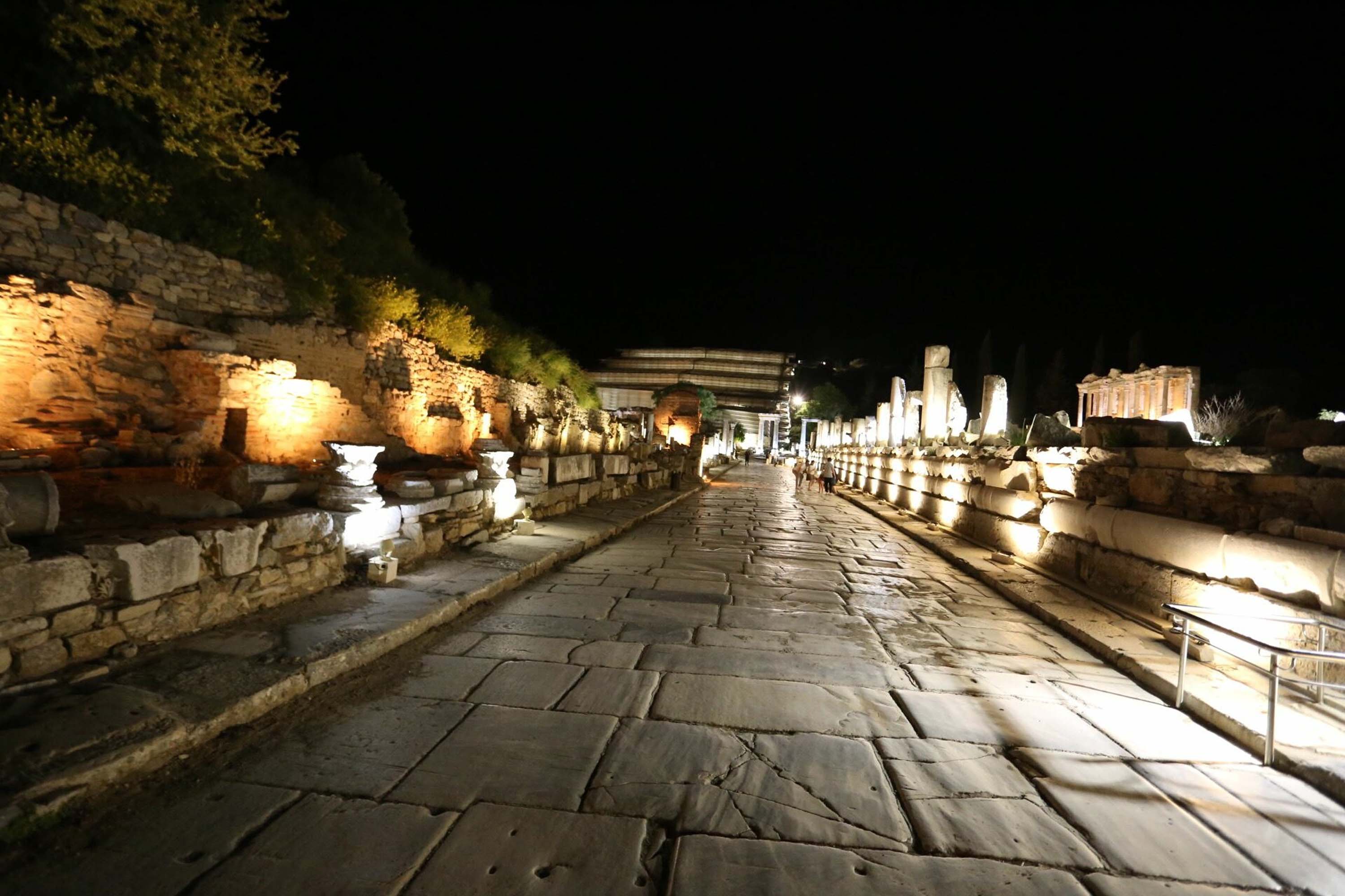 Efes Antik Kenti'nde gece müzeciliği dönemi!