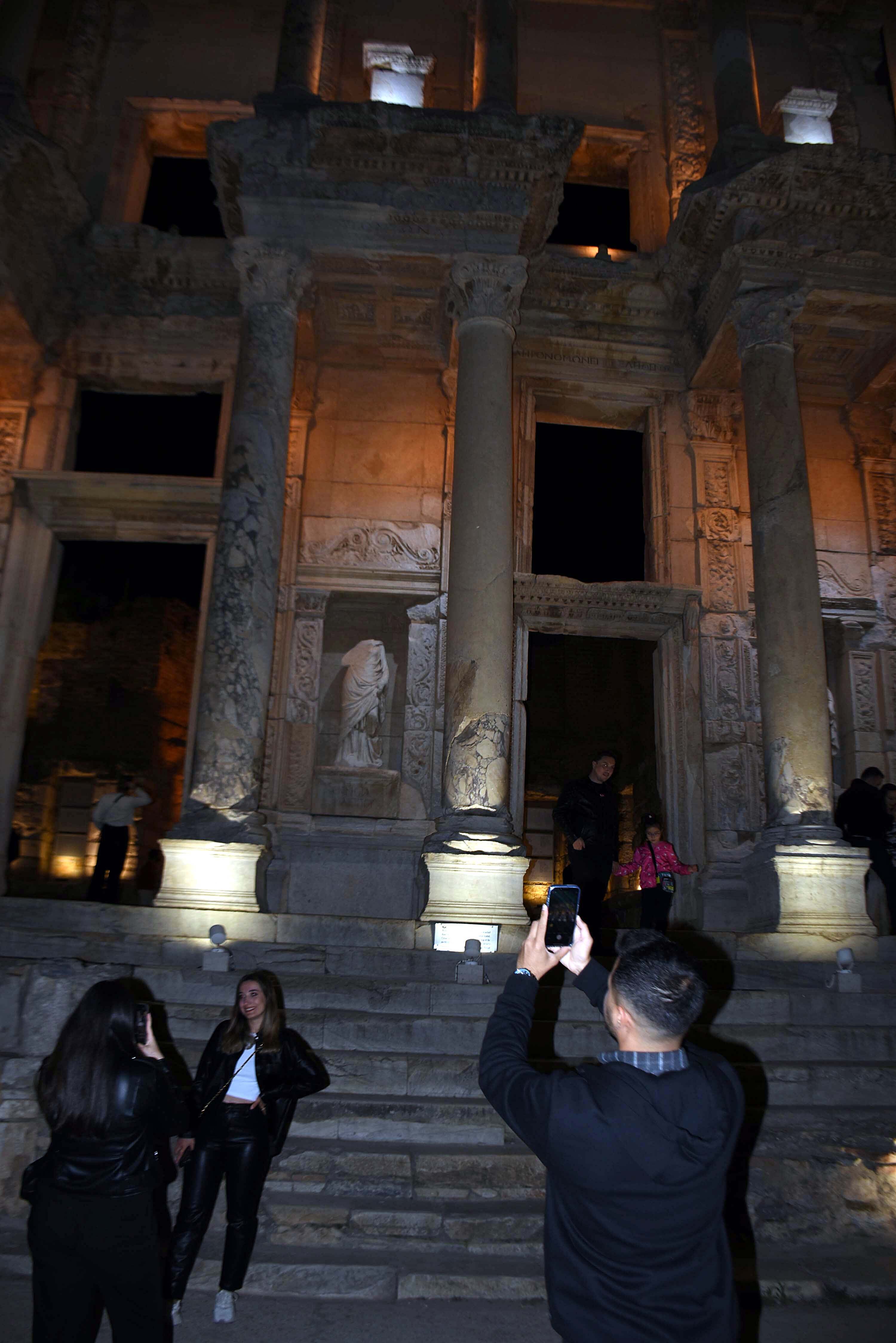 Efes Antik Kenti'nde gece müzeciliği dönemi!