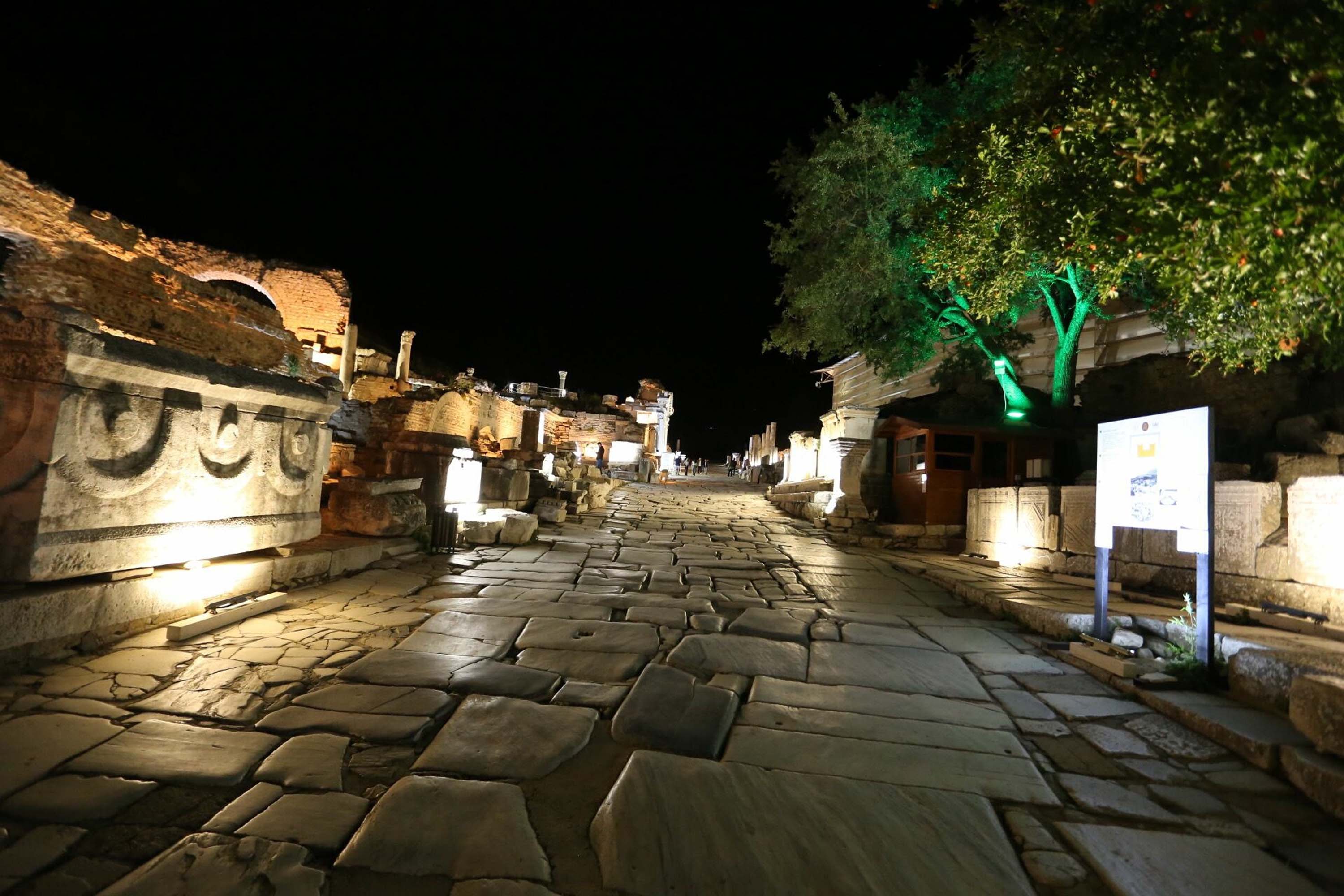 Efes Antik Kenti'nde gece müzeciliği dönemi!