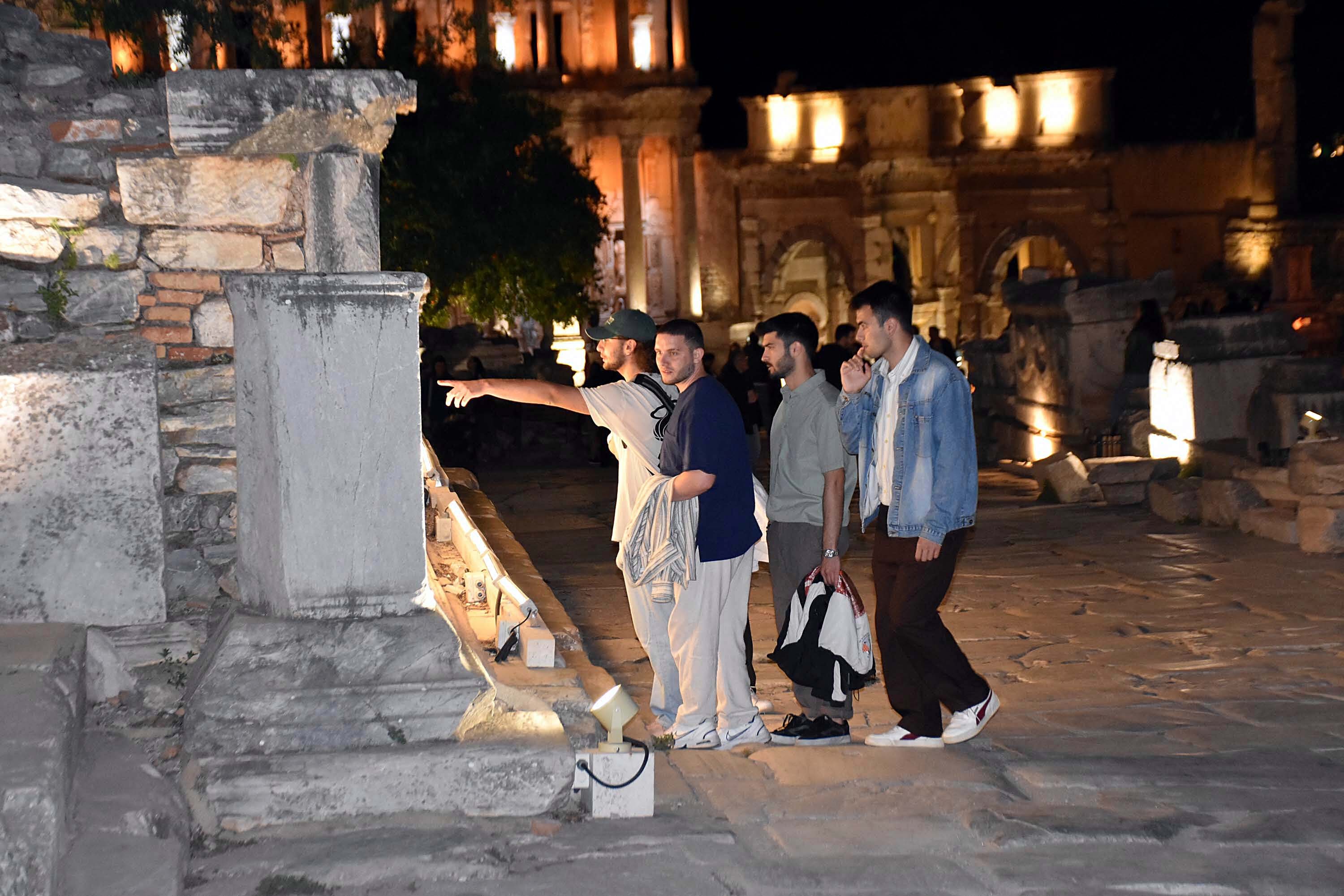 Efes Antik Kenti'nde gece müzeciliği dönemi!
