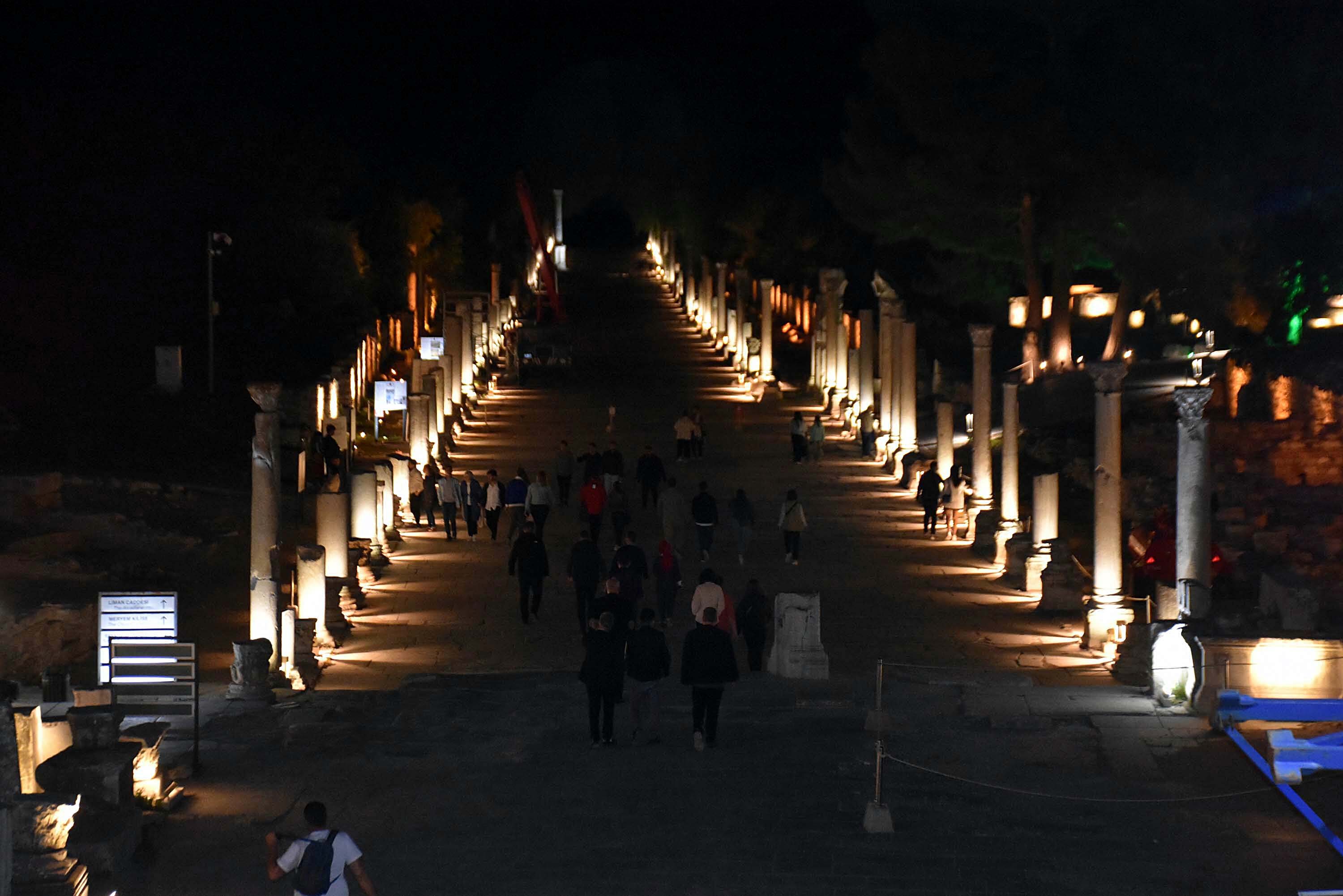 Efes Antik Kenti'nde gece müzeciliği dönemi!