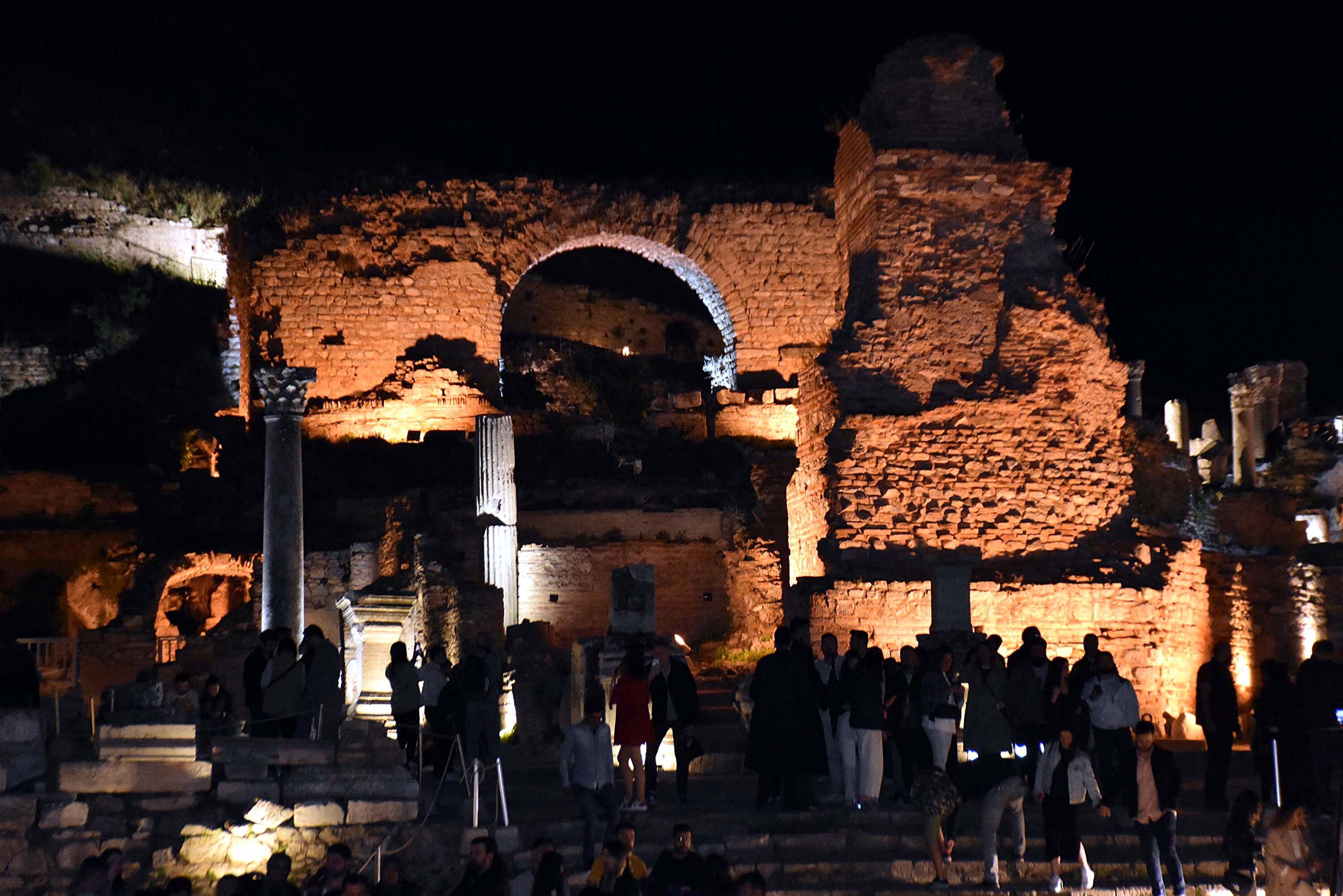Efes Antik Kenti'nde gece müzeciliği dönemi!