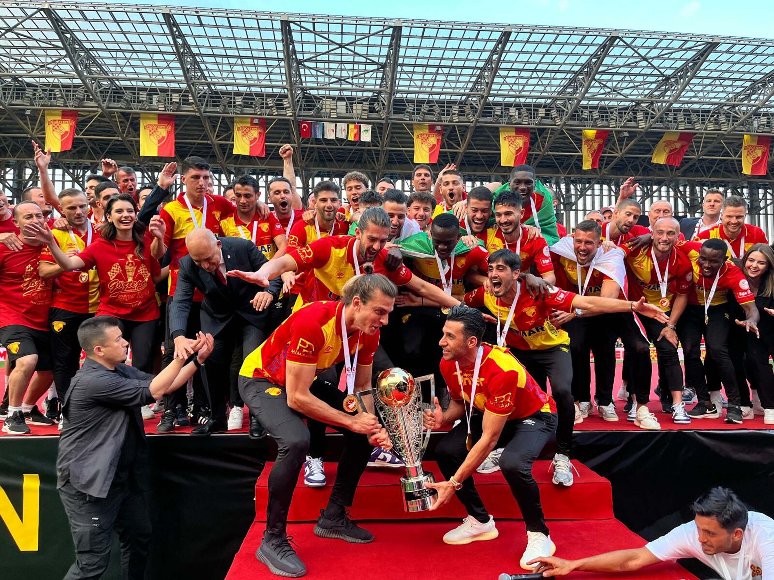 Göztepe kupasına kavuştu 