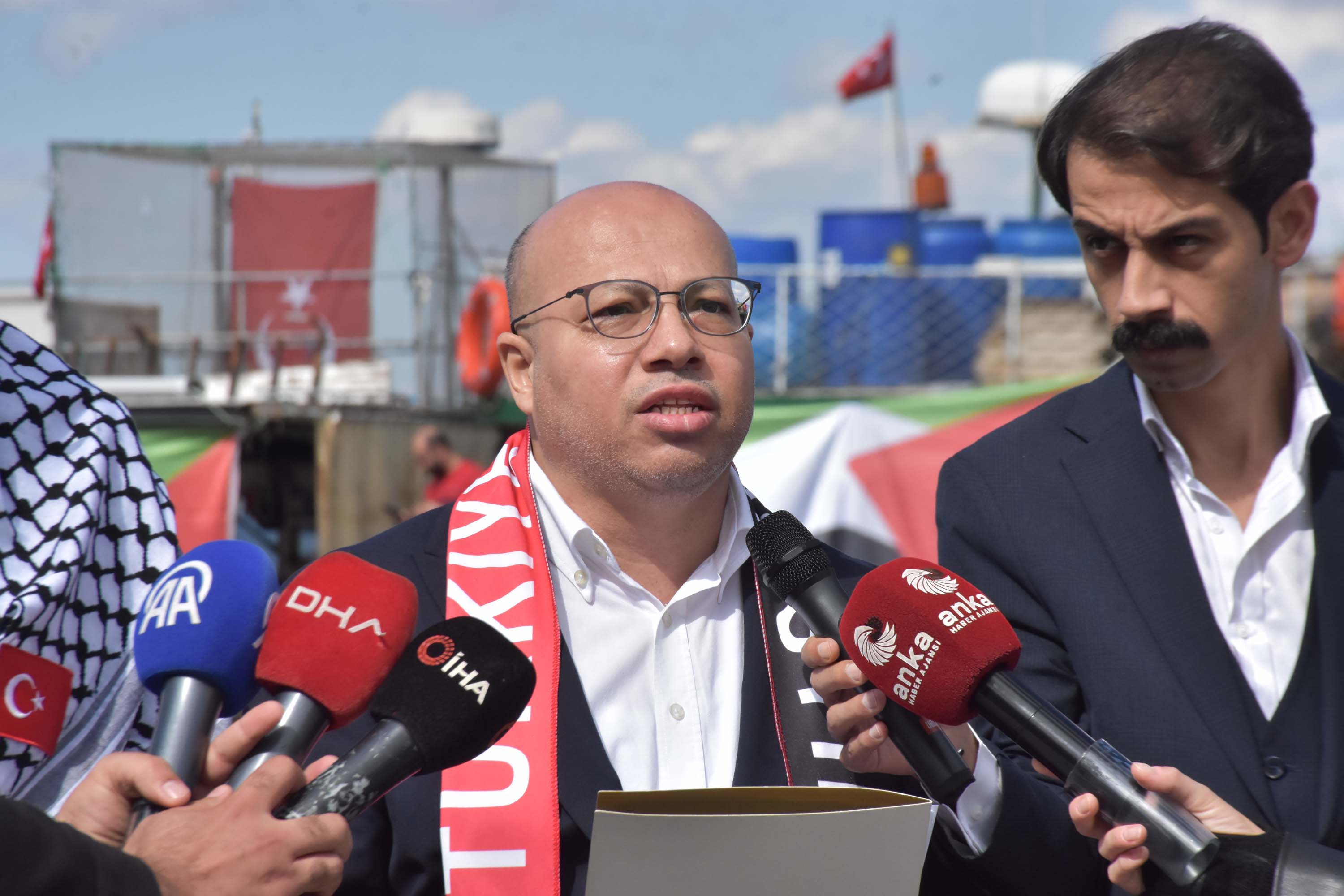 İzmir'de tekneler, Sumud Filosu'na destek için denize açıldı