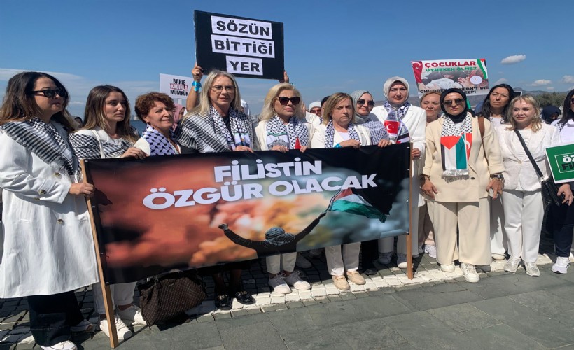 Filistin'e destek için beyaz giyinen AK Parti'li kadınlar zincir oluşturup, sessizce yürüdü