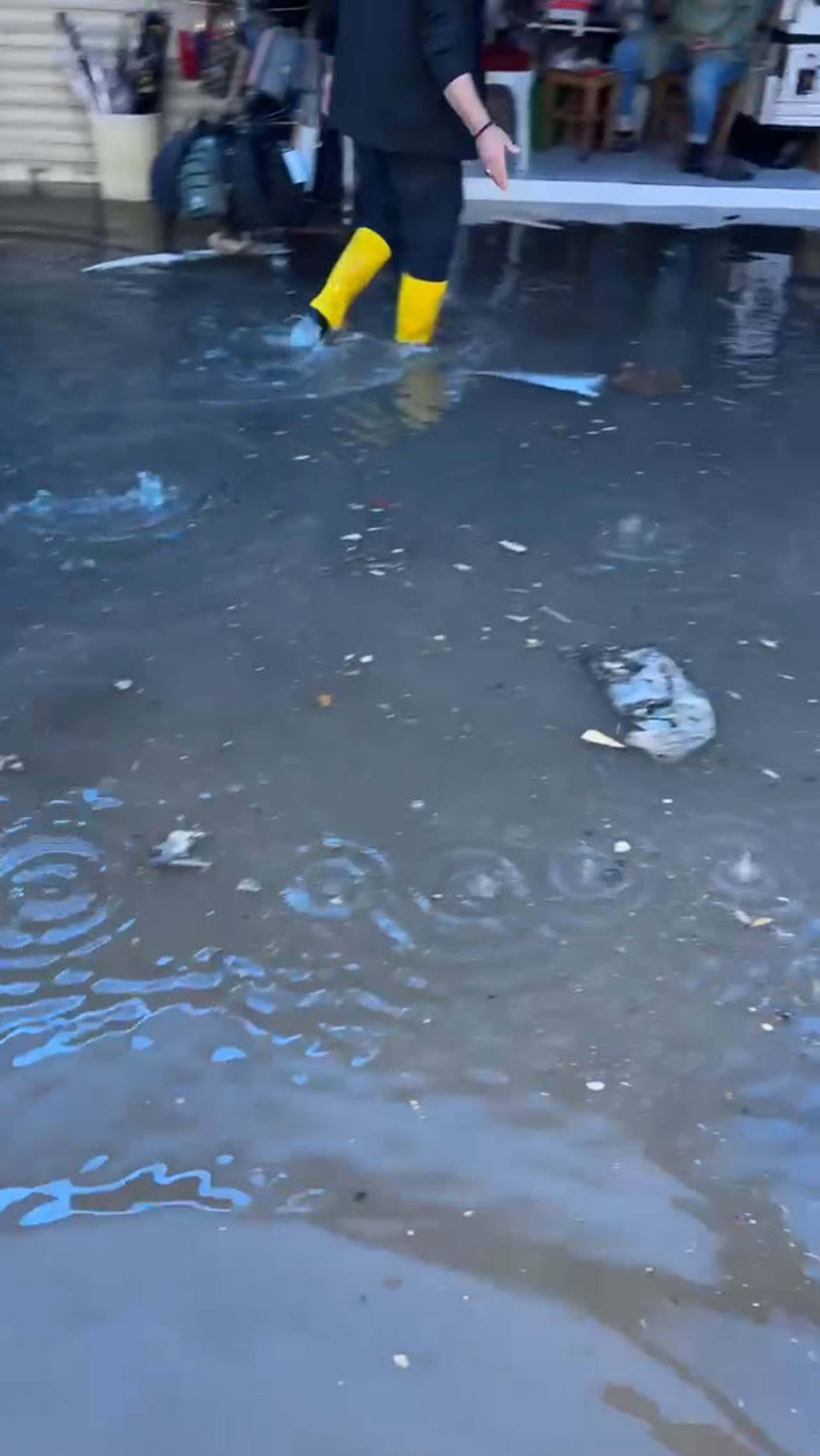 İzmir'de sağanak etkili oluyor