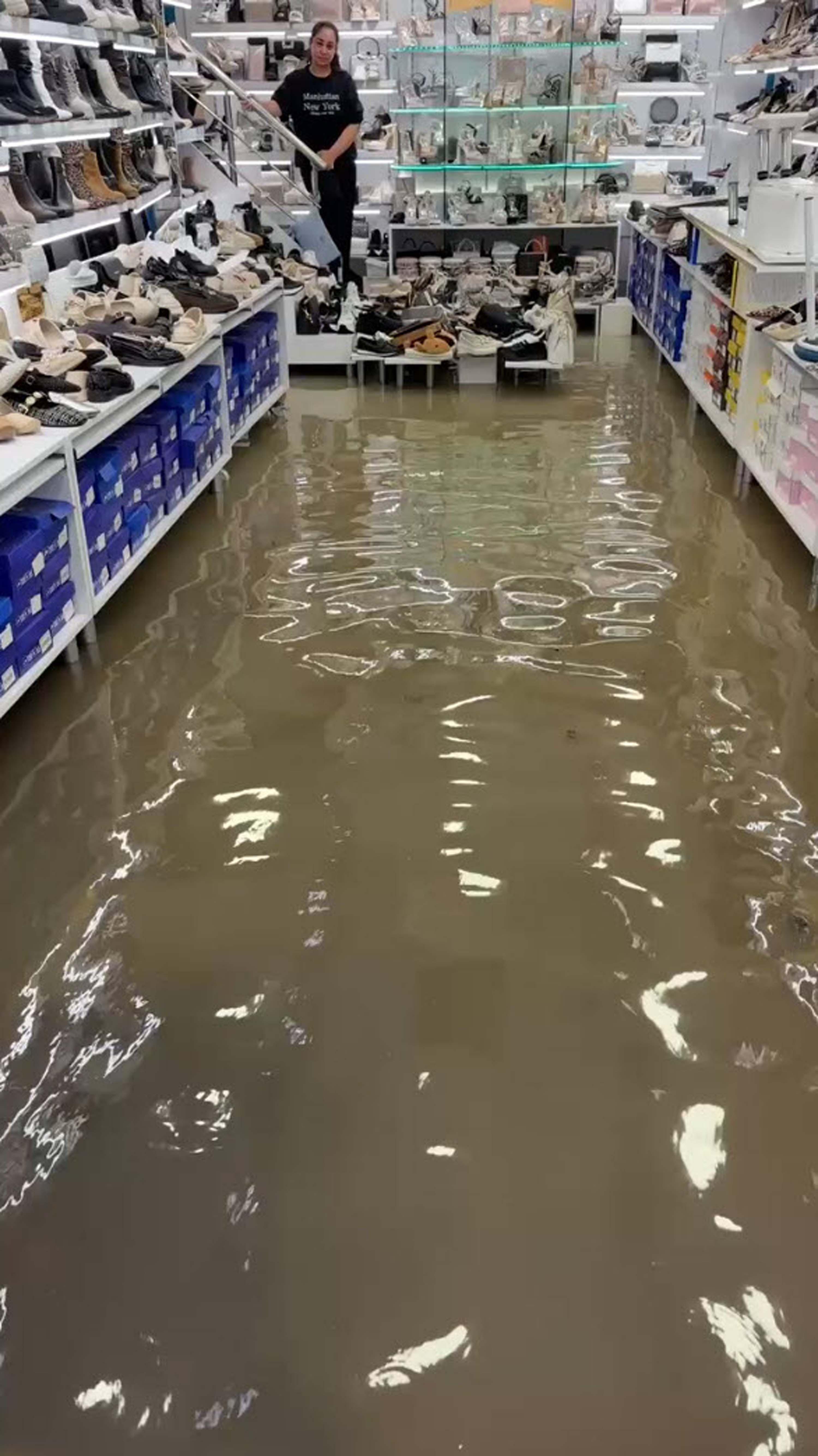 İzmir'de sağanak etkili oluyor