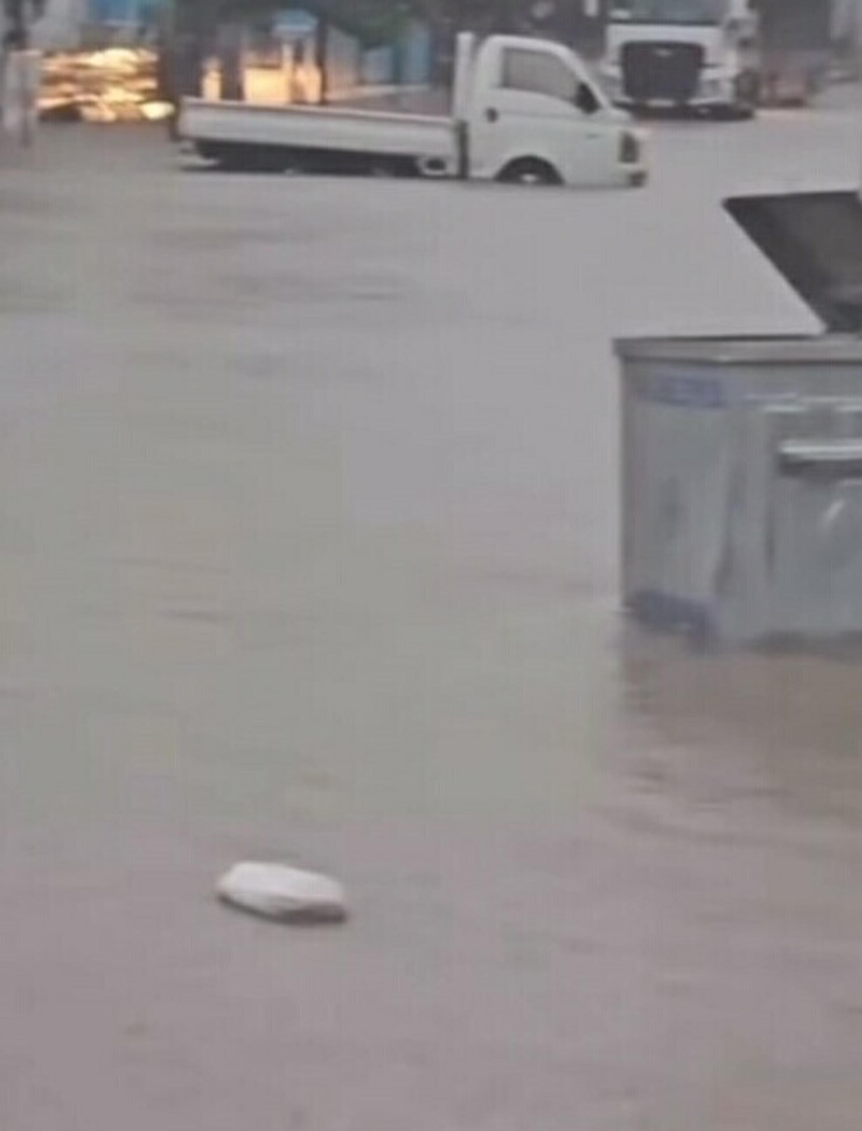 İzmir'de sağanak etkili oluyor
