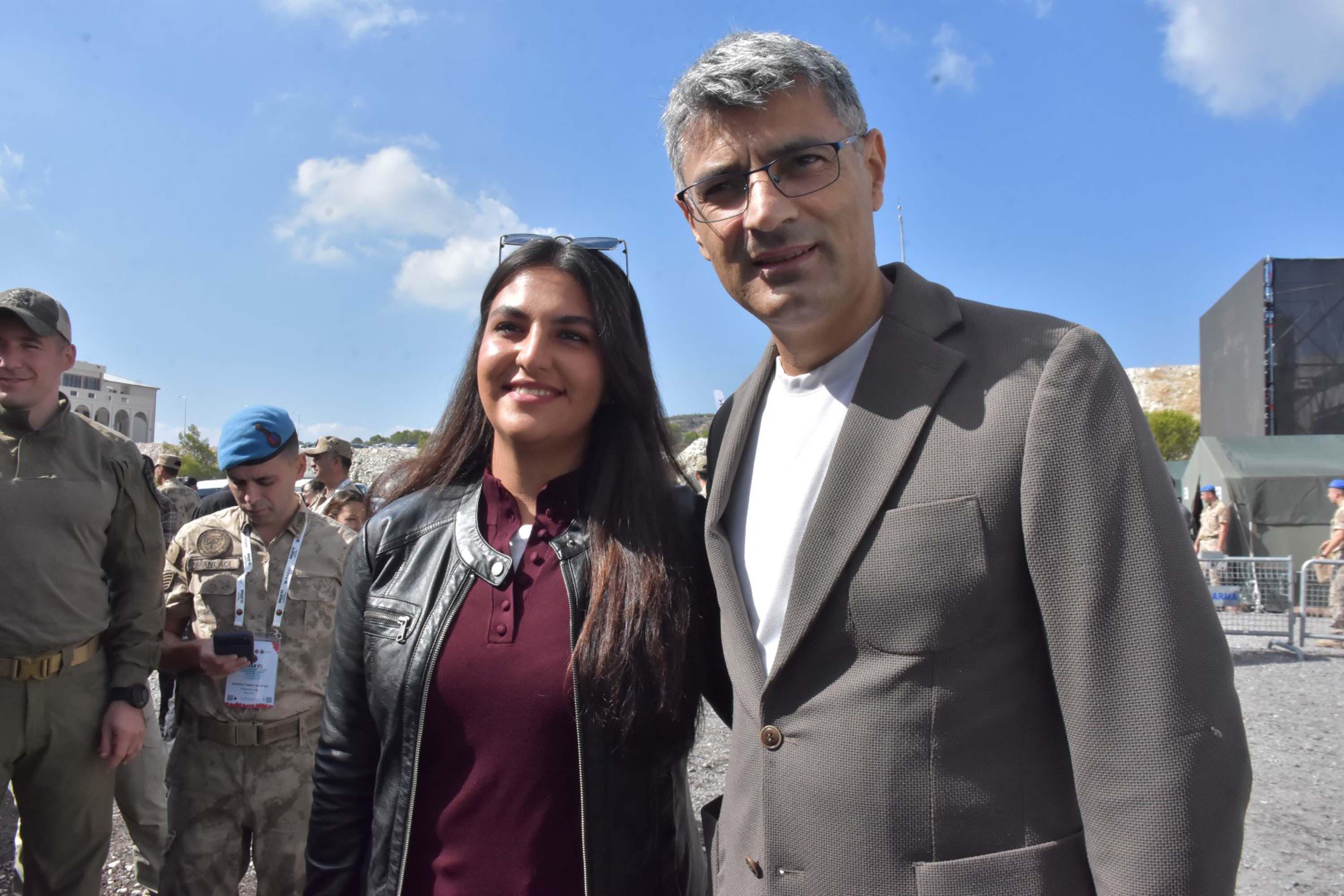 Foça'da 'Keskin Nişancı Atışları' yarışması ve 'Çelik Kanatlar' gösterisi